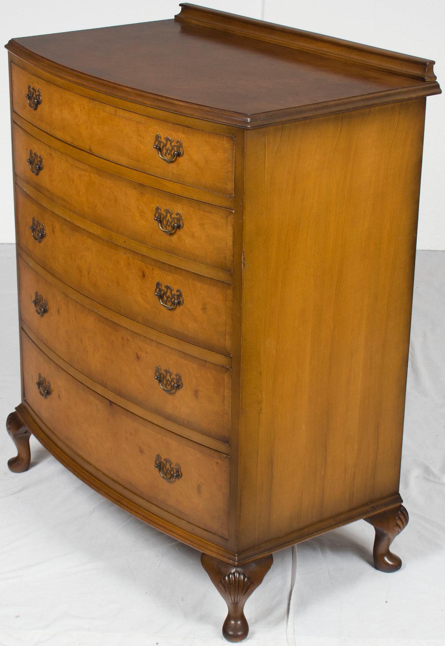 Queen Anne Style Bow Front Walnut Chest of Drawers Dresser For Sale 3