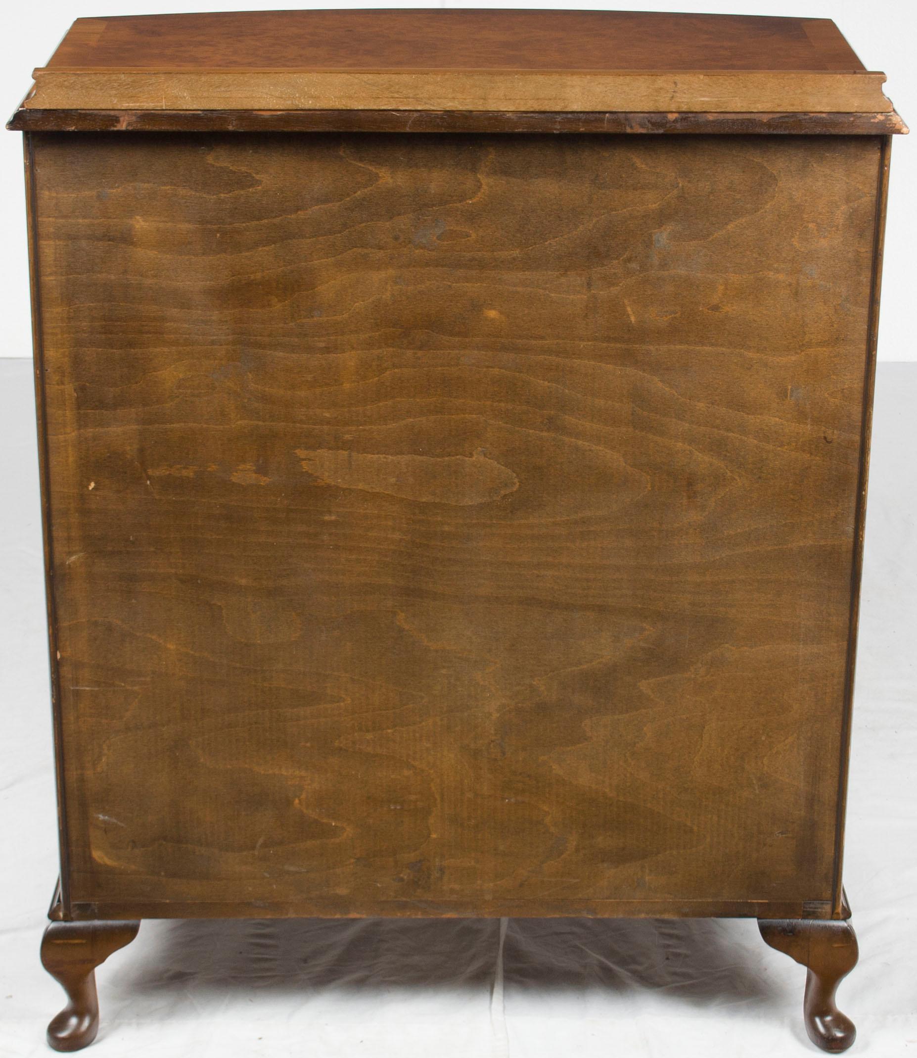 Queen Anne Style Bow Front Walnut Chest of Drawers Dresser For Sale 5