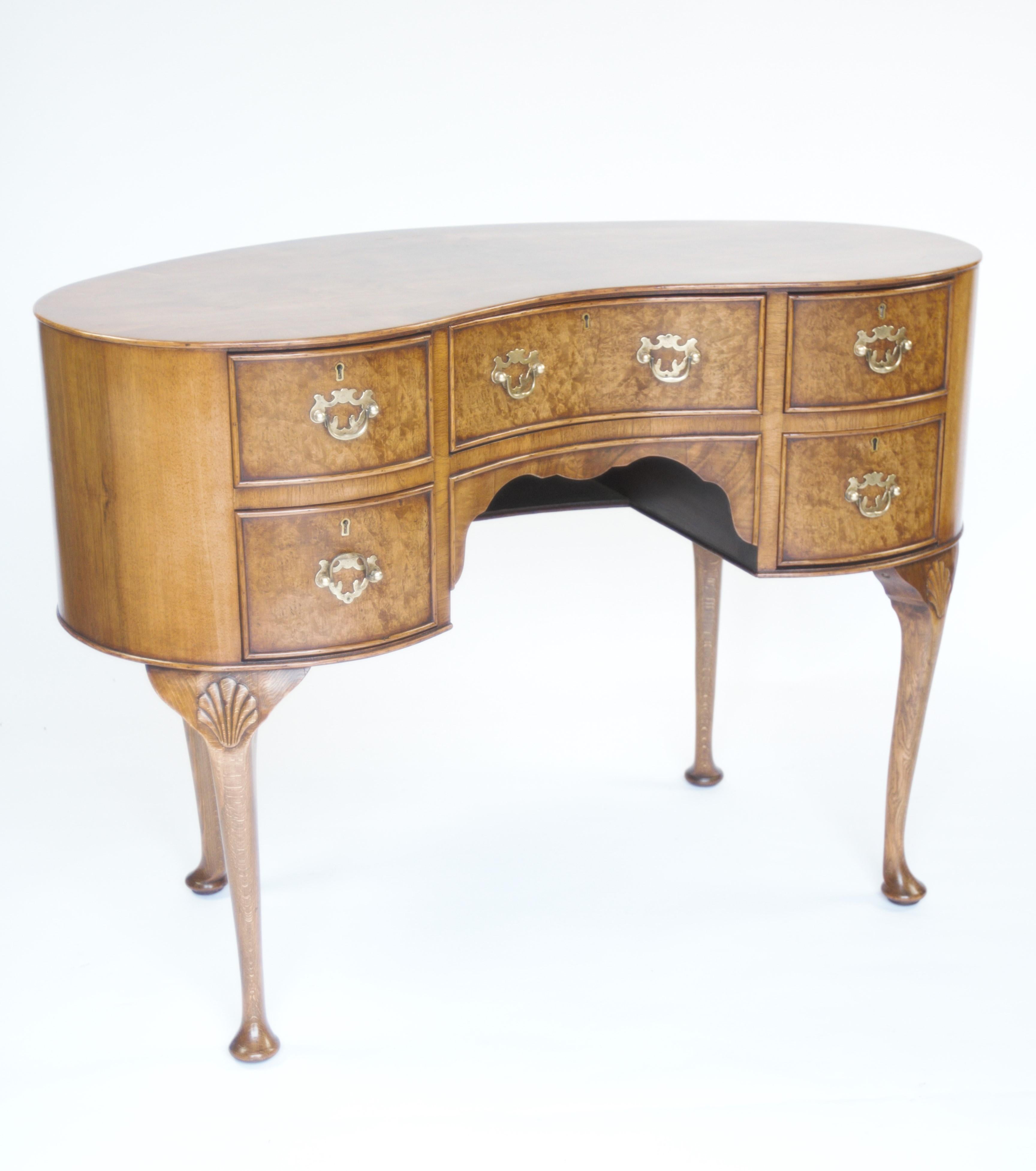 Queen Anne style Burr Walnut Dressing Table circa 1930s
Kidney Shape 5 drawer Kneehole Dressing Table, 
Burr Walnut Top With Figured Walnut Cros Banding
5 drawers With Mahogany Drawer Linings,
Period Style Brass Handles, 
Figured Walnut  veneer on