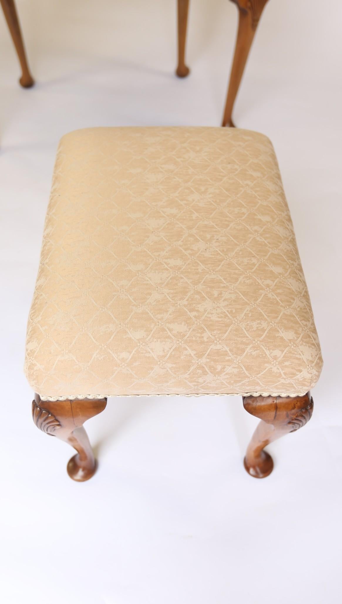 Queen Anne Style Burr Walnut Dressing table with stool 1930s 3