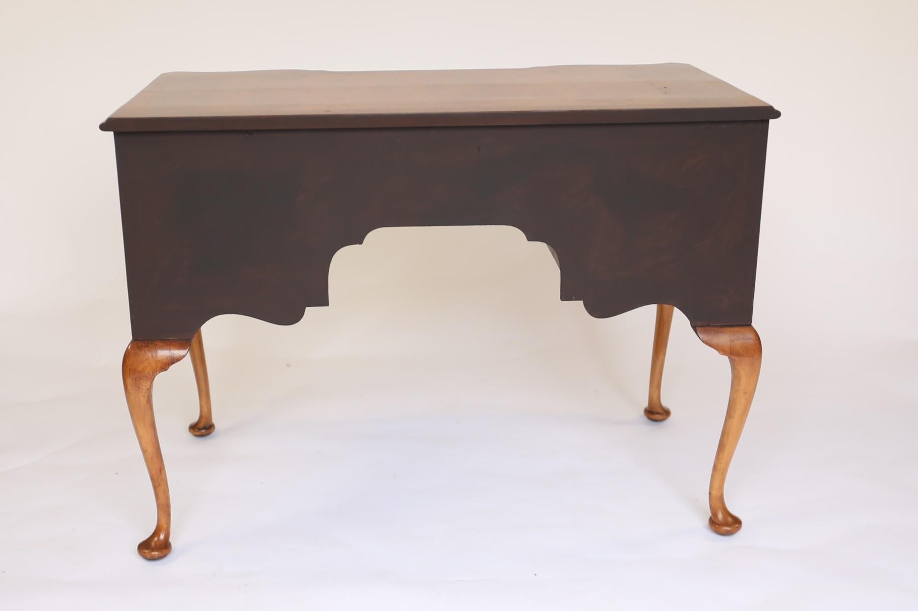 Queen Anne Style Burr Walnut Dressing Table with Stool circa 1930s In Good Condition In Dereham, GB