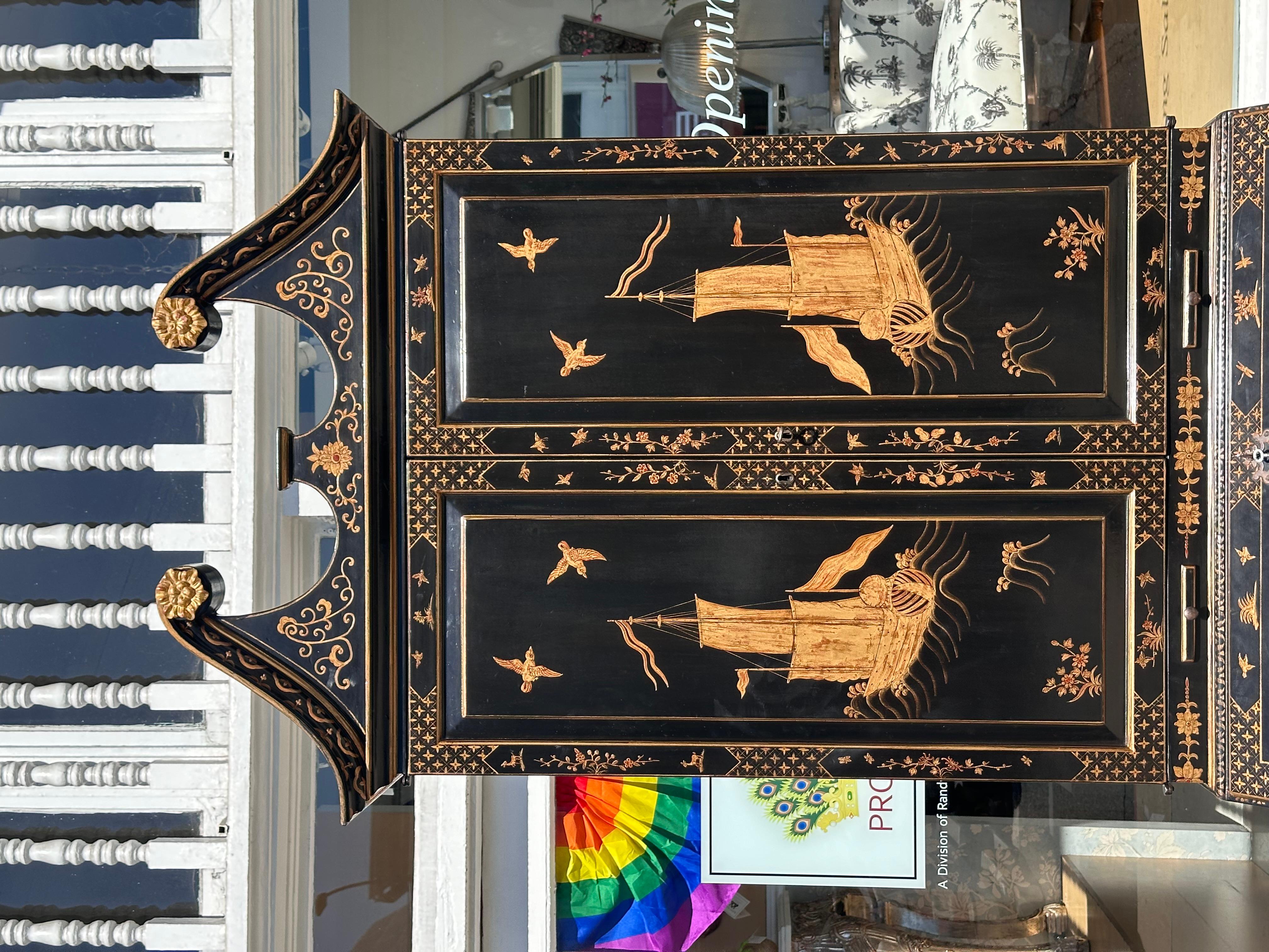 Bois Bibliothèque de bureau secrétaire de style Queen Anne Burton-Ching noire de Chinoiserie en vente