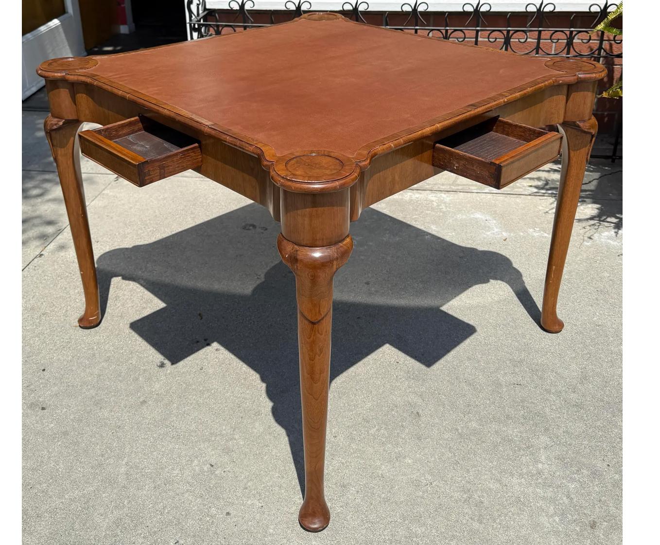 Americano Tavolo da gioco in legno di Burton Burton in stile Queen Anne con piano in pelle di zigrino in vendita