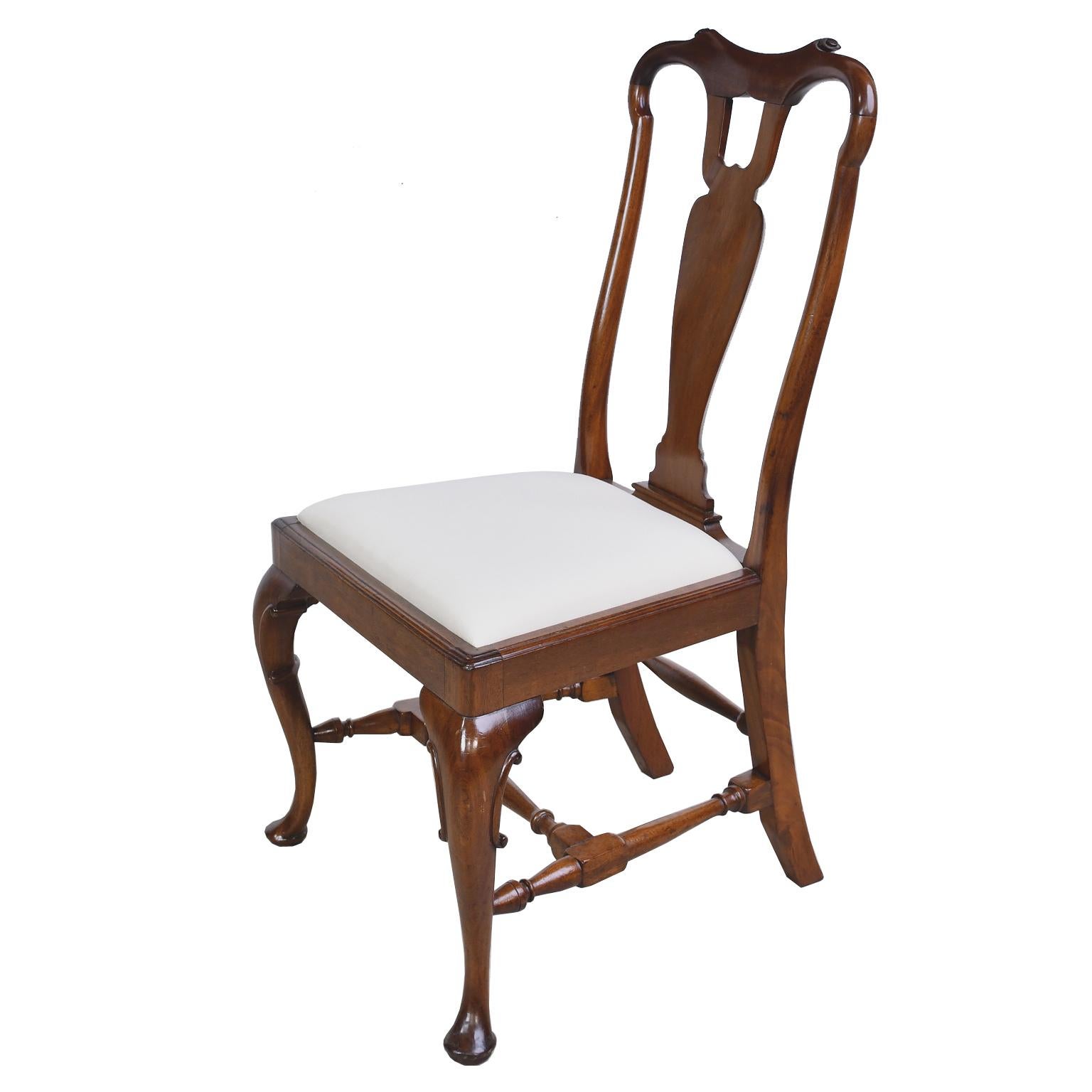 A very well-crafted American Centennial, Queen-Anne-style chair in mahogany with fiddle yoke-back, vase-shaped splat, cabriole front legs with padded Dutch feet, splayed back legs, and four turned stretchers, circa 1880. Frame was restored in our