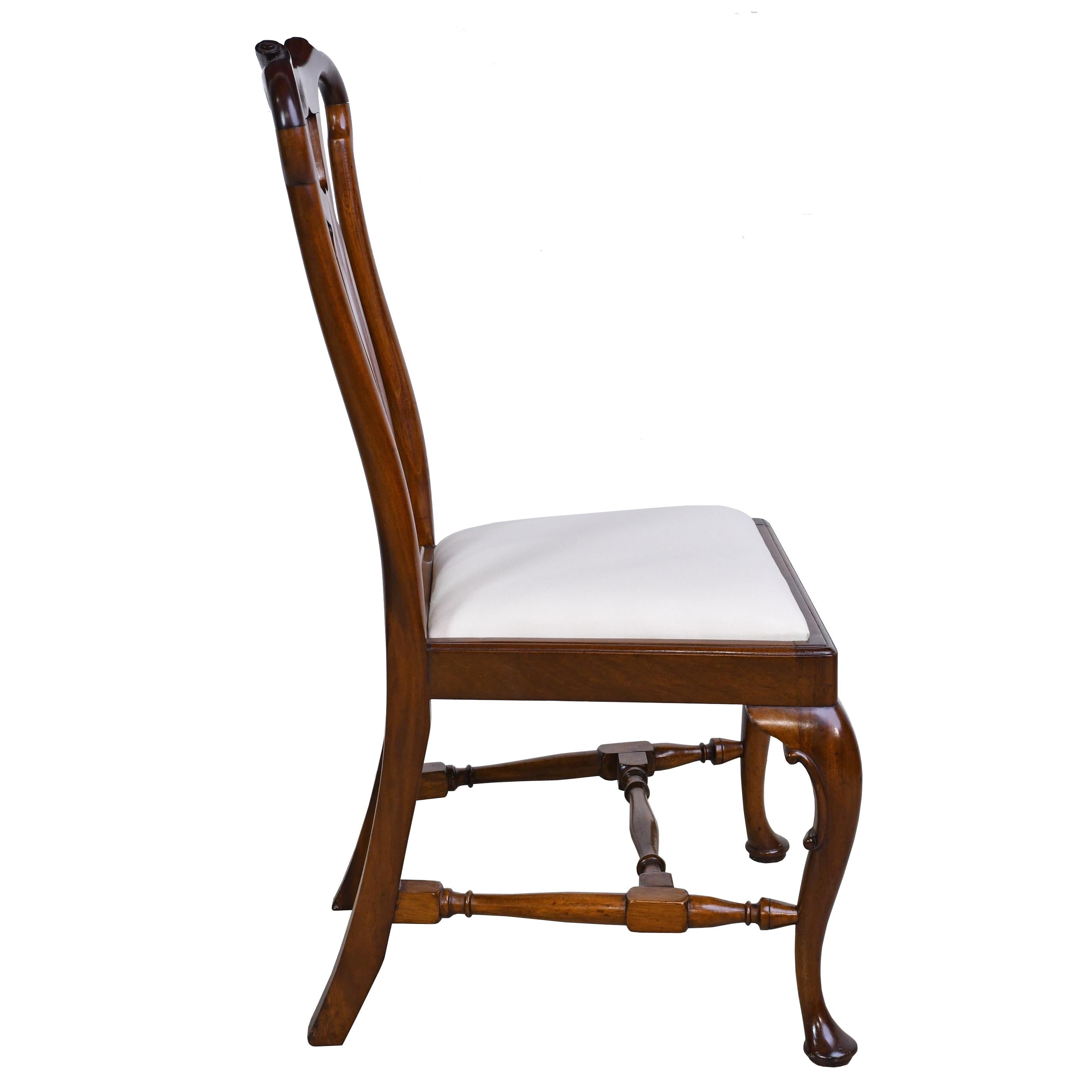 American Queen Anne-Style Fiddle-Back Chair in Mahogany w/ Upholstered Slip Seat, c 1880 For Sale