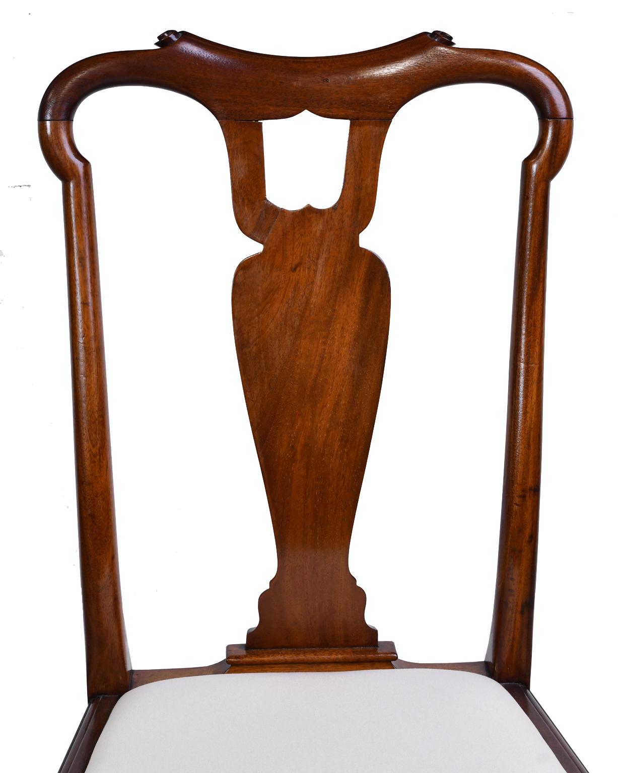 Queen Anne-Style Fiddle-Back Chair in Mahogany w/ Upholstered Slip Seat, c 1880 In Good Condition For Sale In Miami, FL