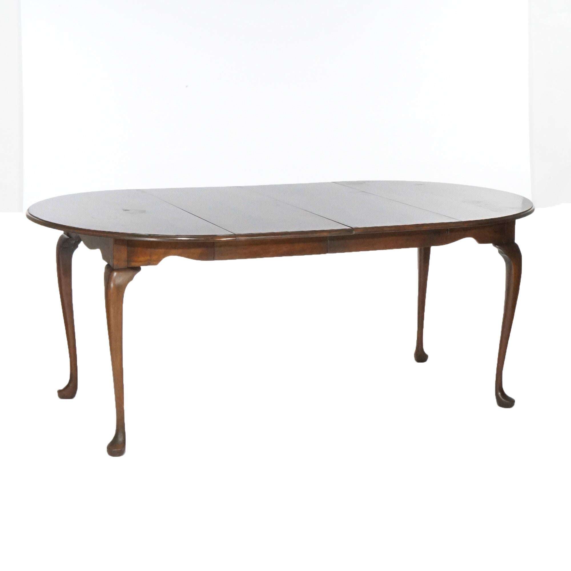 Queen Anne Style Cherry Extension Breakfast Table with Two Leaves 20th Century In Good Condition For Sale In Big Flats, NY