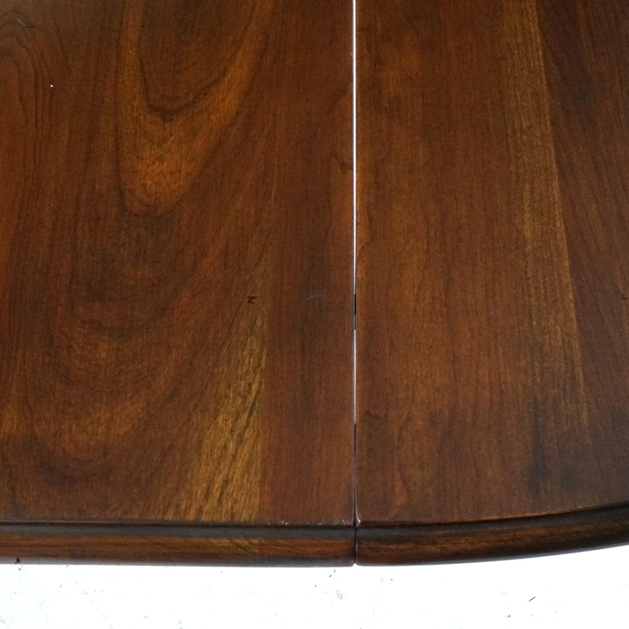 Queen Anne Style Cherry Extension Breakfast Table with Two Leaves 20th Century For Sale 2