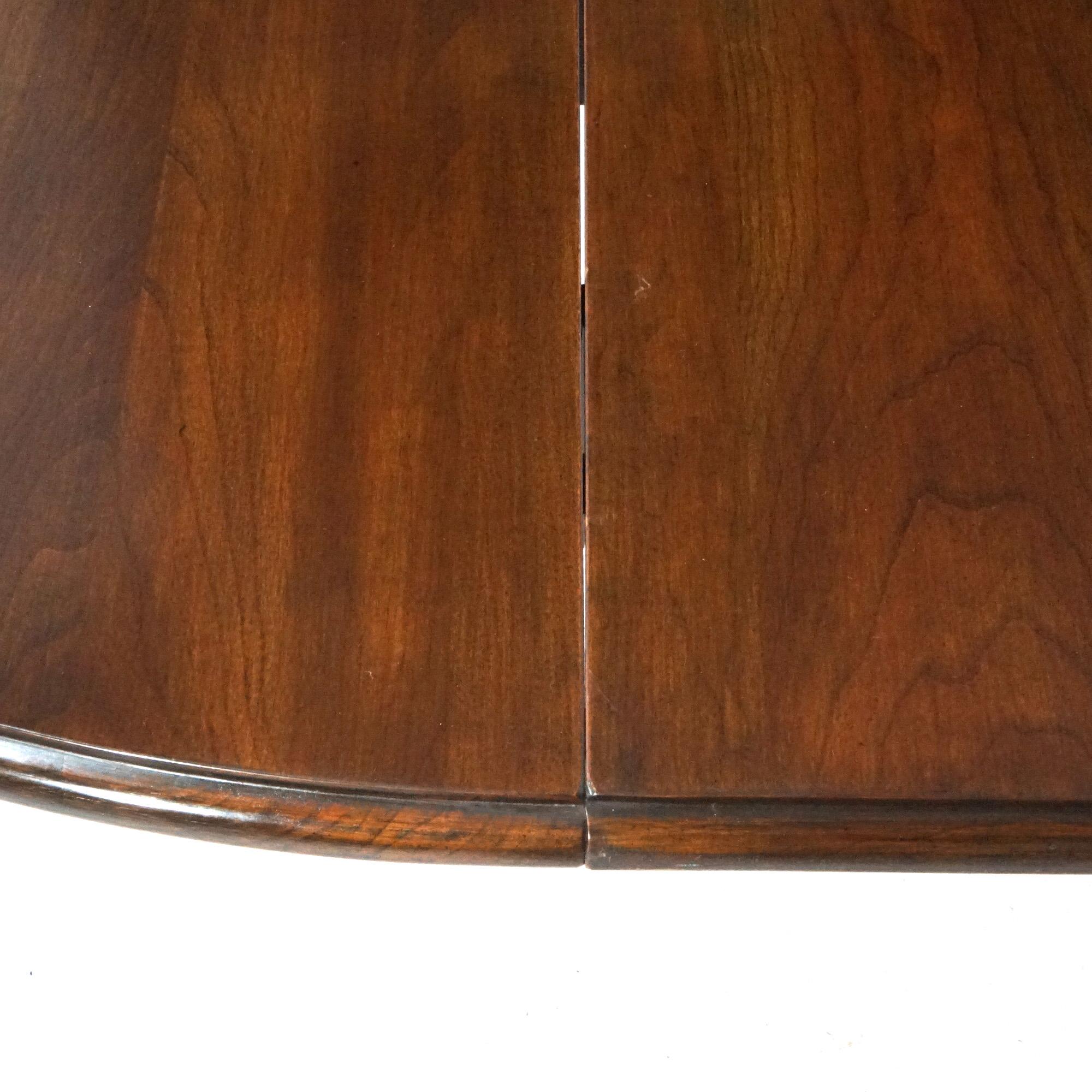 Queen Anne Style Cherry Extension Breakfast Table with Two Leaves 20th Century For Sale 3