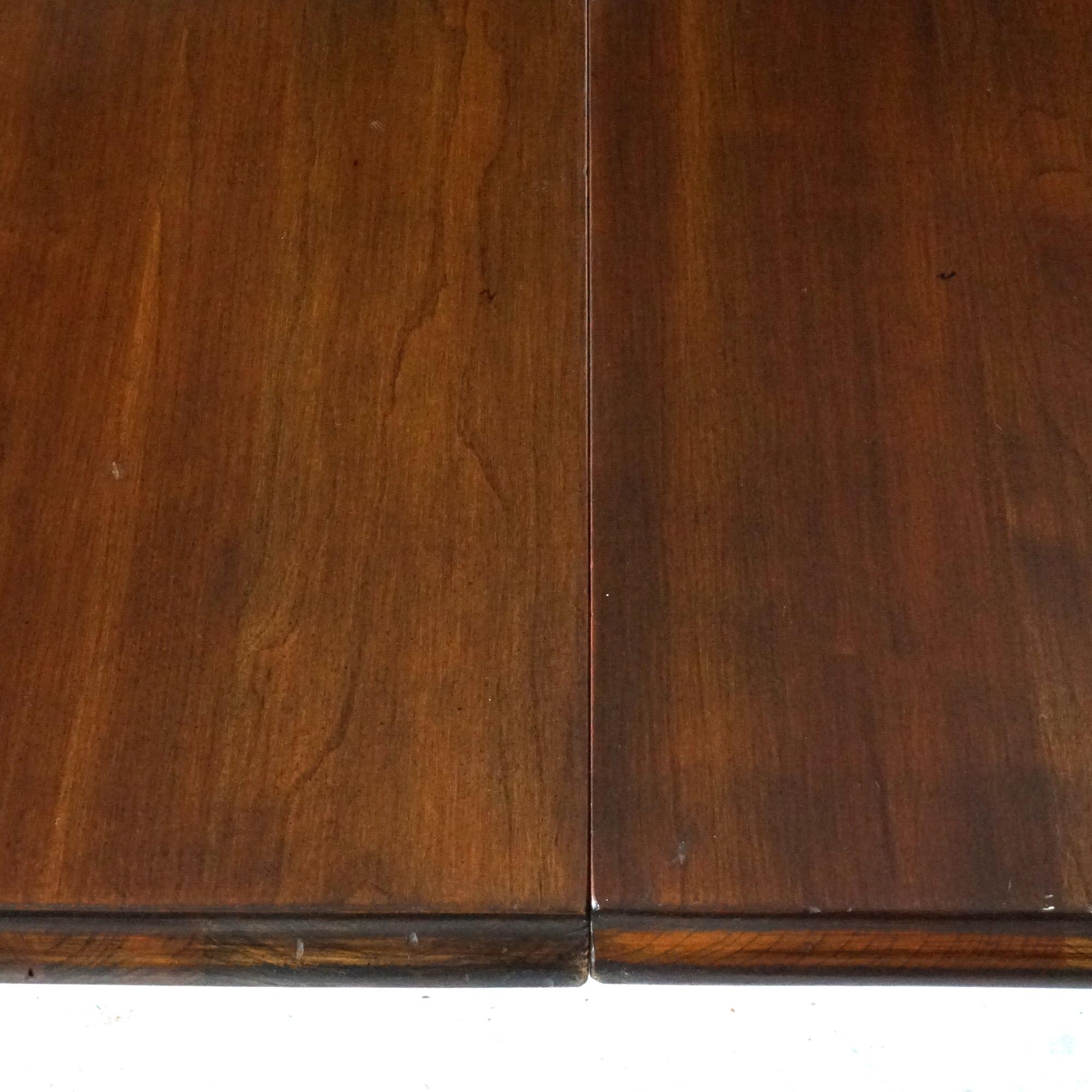 Queen Anne Style Cherry Extension Breakfast Table with Two Leaves 20th Century For Sale 4