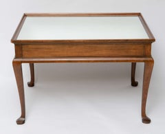 1970s Vintage Queen Anne Style Tea Table by Baker Furniture