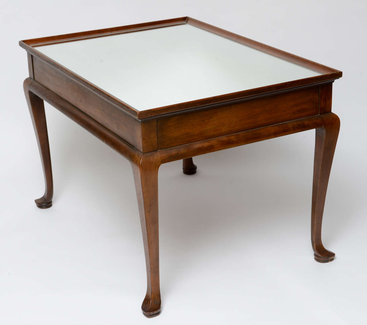 Queen Anne Style Coffee Table by Baker In Good Condition For Sale In West Palm Beach, FL