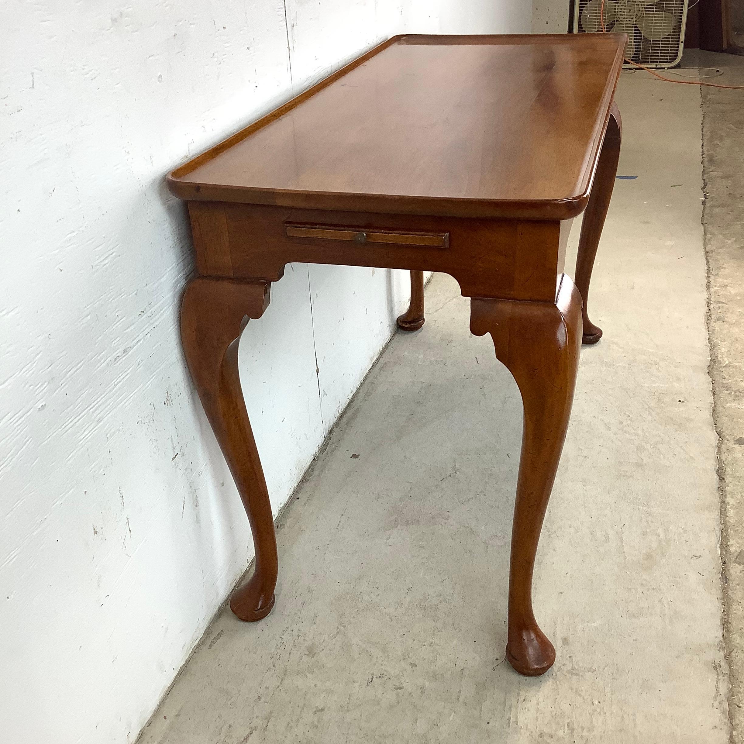 Queen Anne Style Console Table after Ethan Allen In Good Condition For Sale In Trenton, NJ