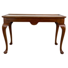 Konsolentisch im Queen Anne-Stil nach Ethan Allen