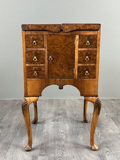 Queen Anne-style Desk In Burl Walnut Veneer, 20th Century