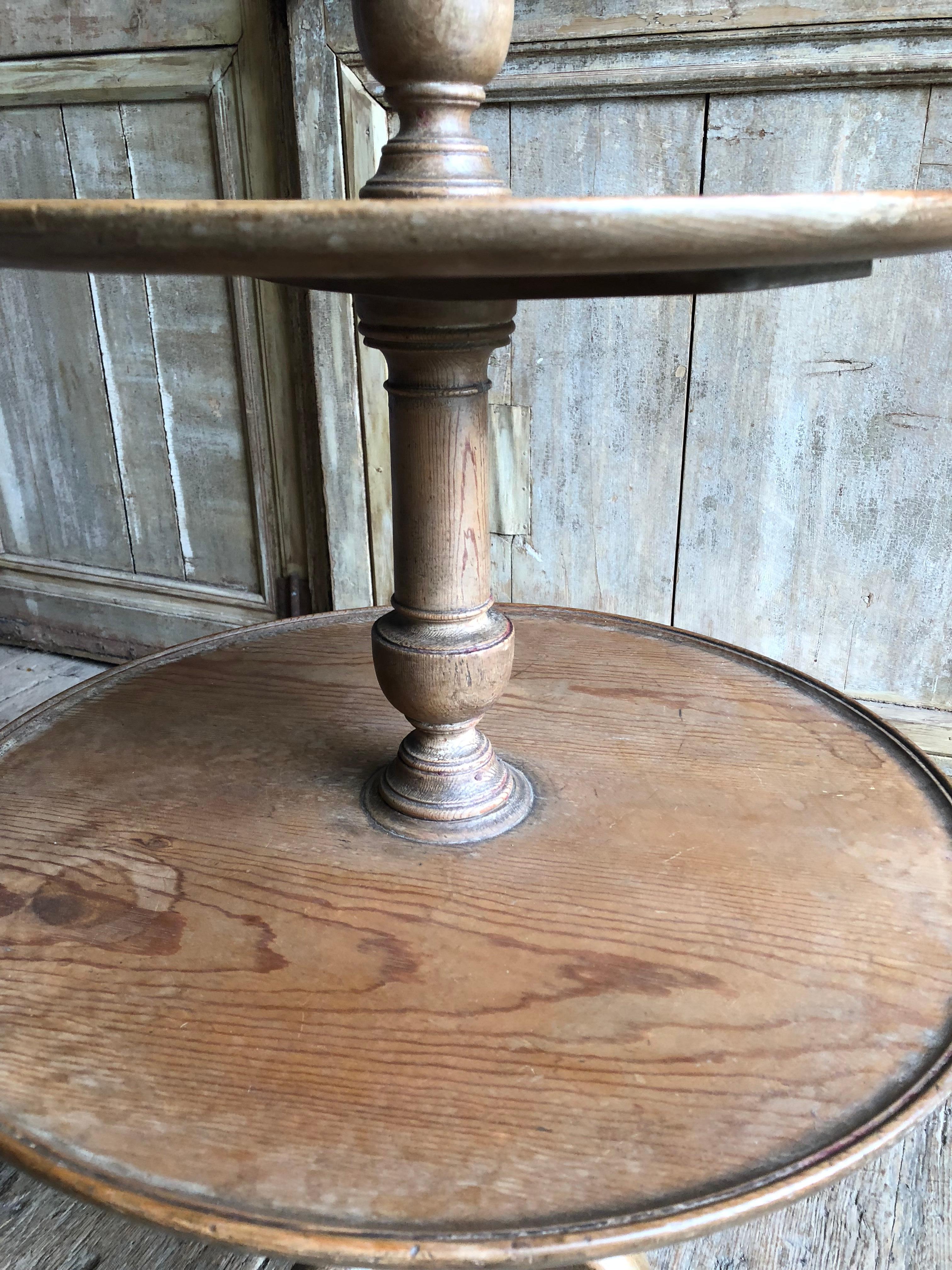 Queen Anne Style Dumb-Waiter in Pine In Good Condition In Doylestown, PA