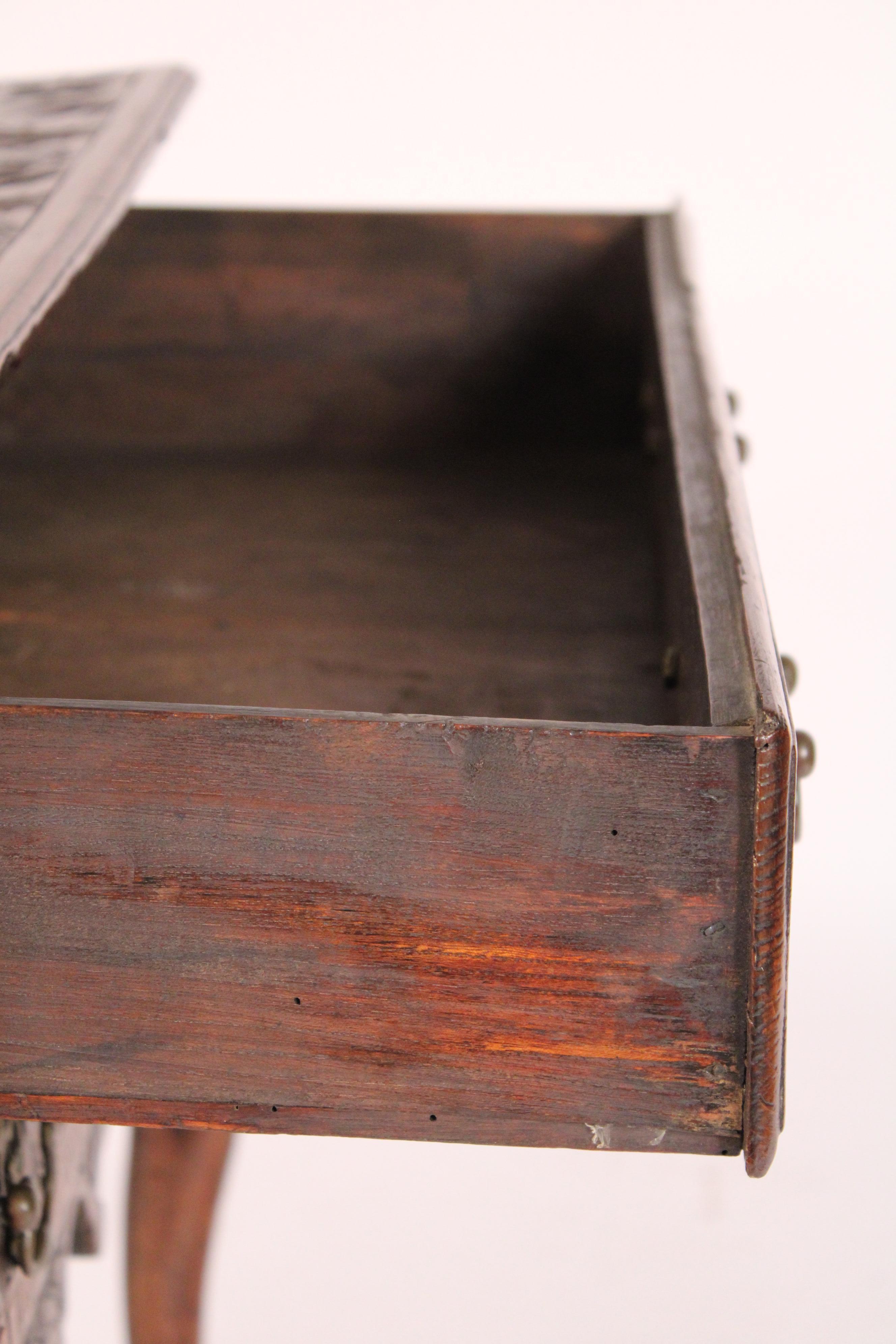 Lowboy Inglés de Roble Estilo Queen Anne en venta 6