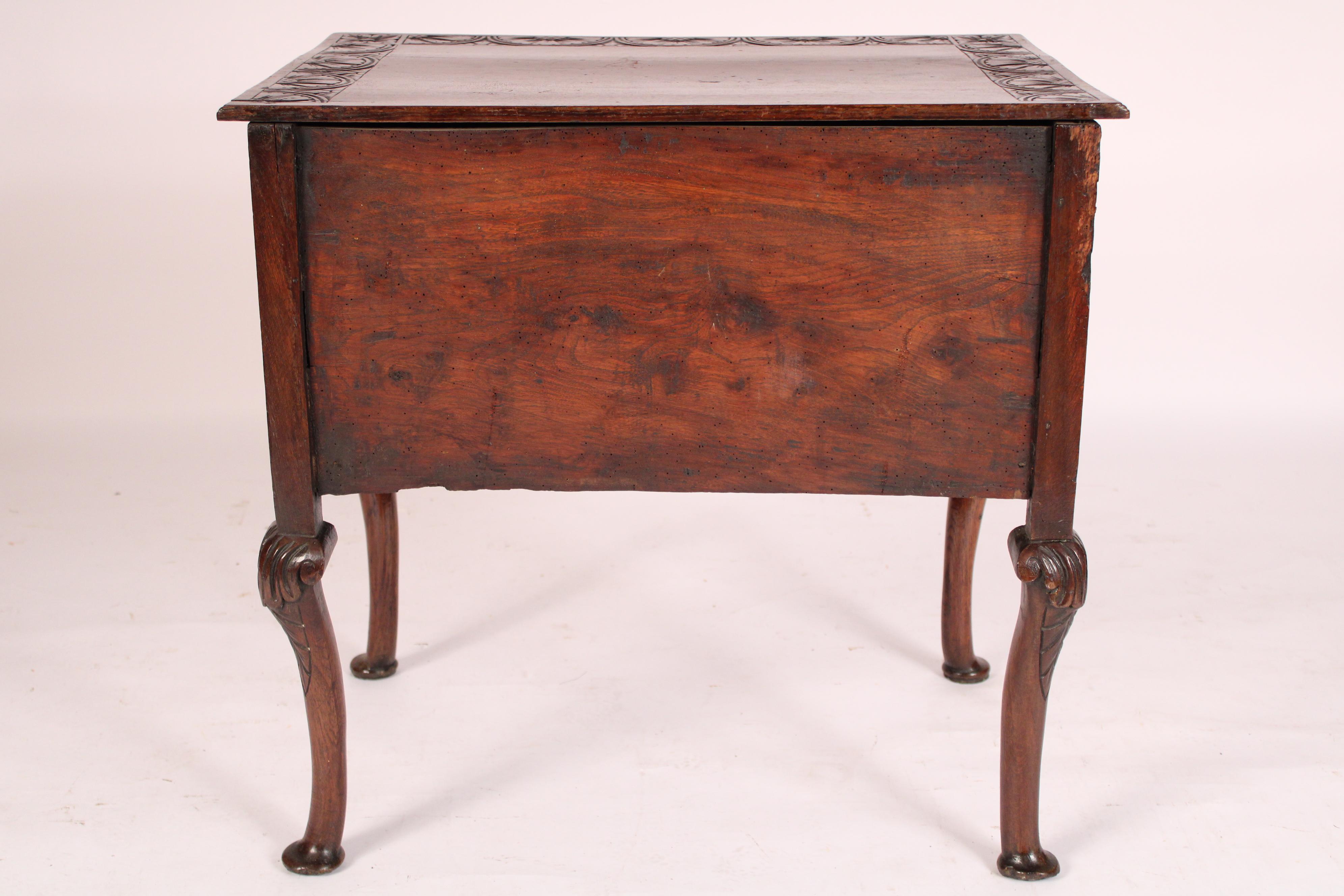 Lowboy Inglés de Roble Estilo Queen Anne en venta 7