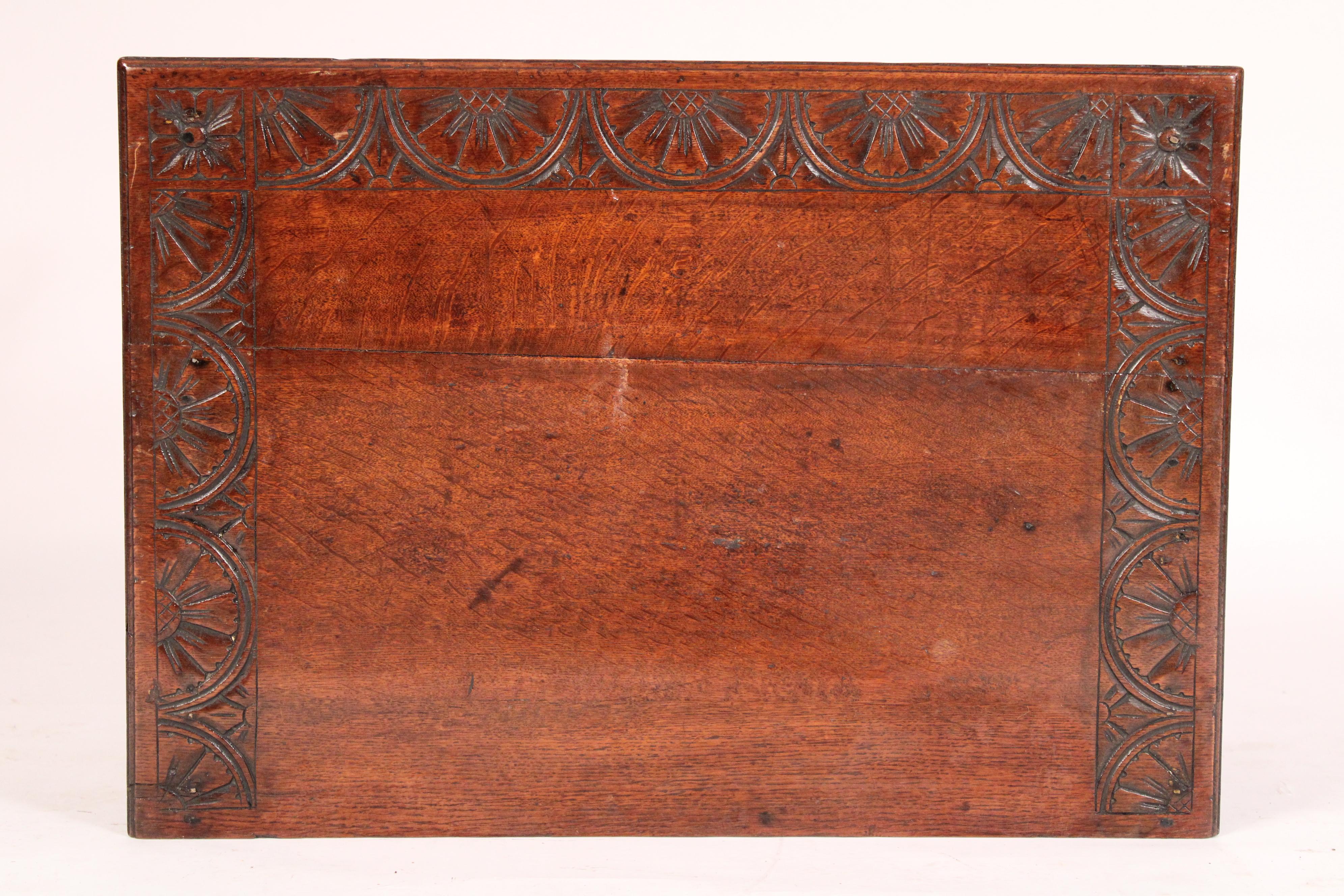 Lowboy Inglés de Roble Estilo Queen Anne Latón en venta
