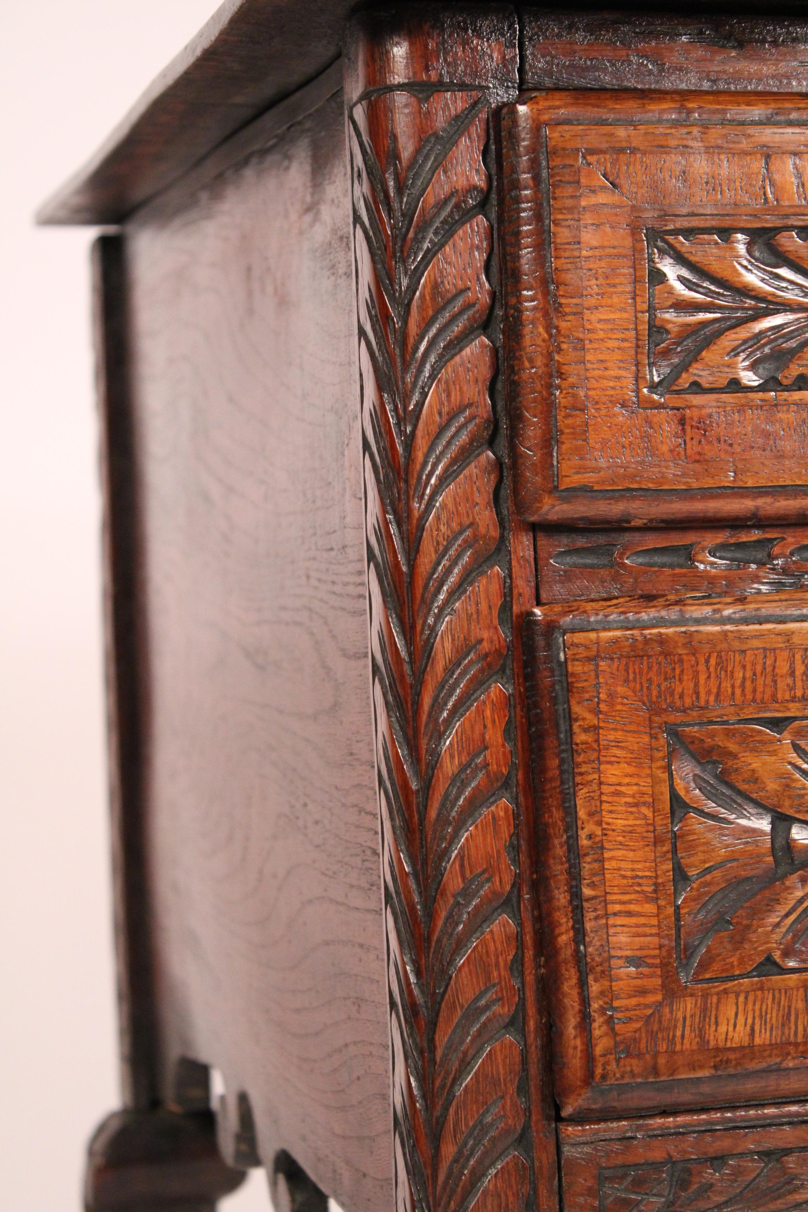Lowboy Inglés de Roble Estilo Queen Anne en venta 3