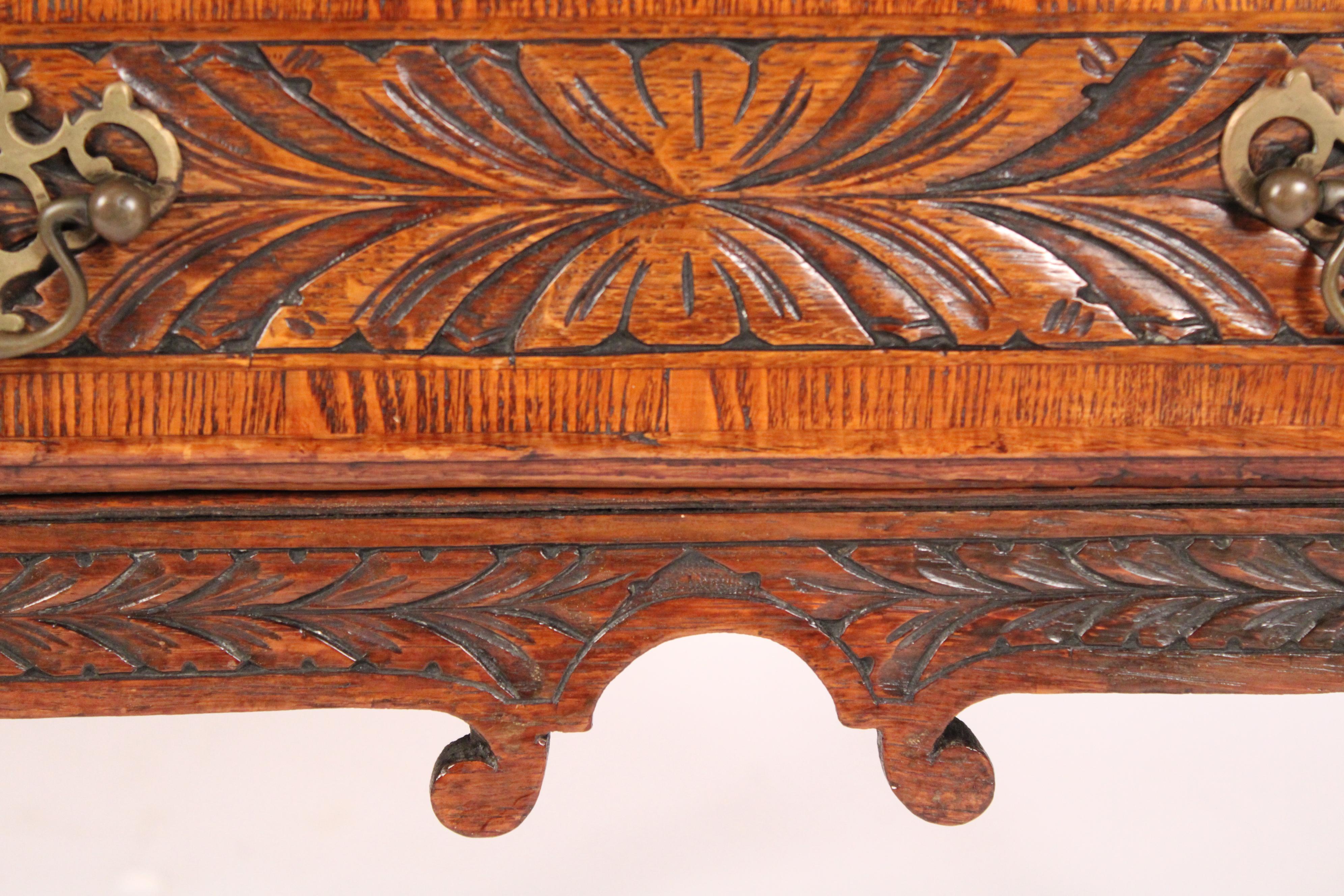 Lowboy Inglés de Roble Estilo Queen Anne en venta 4