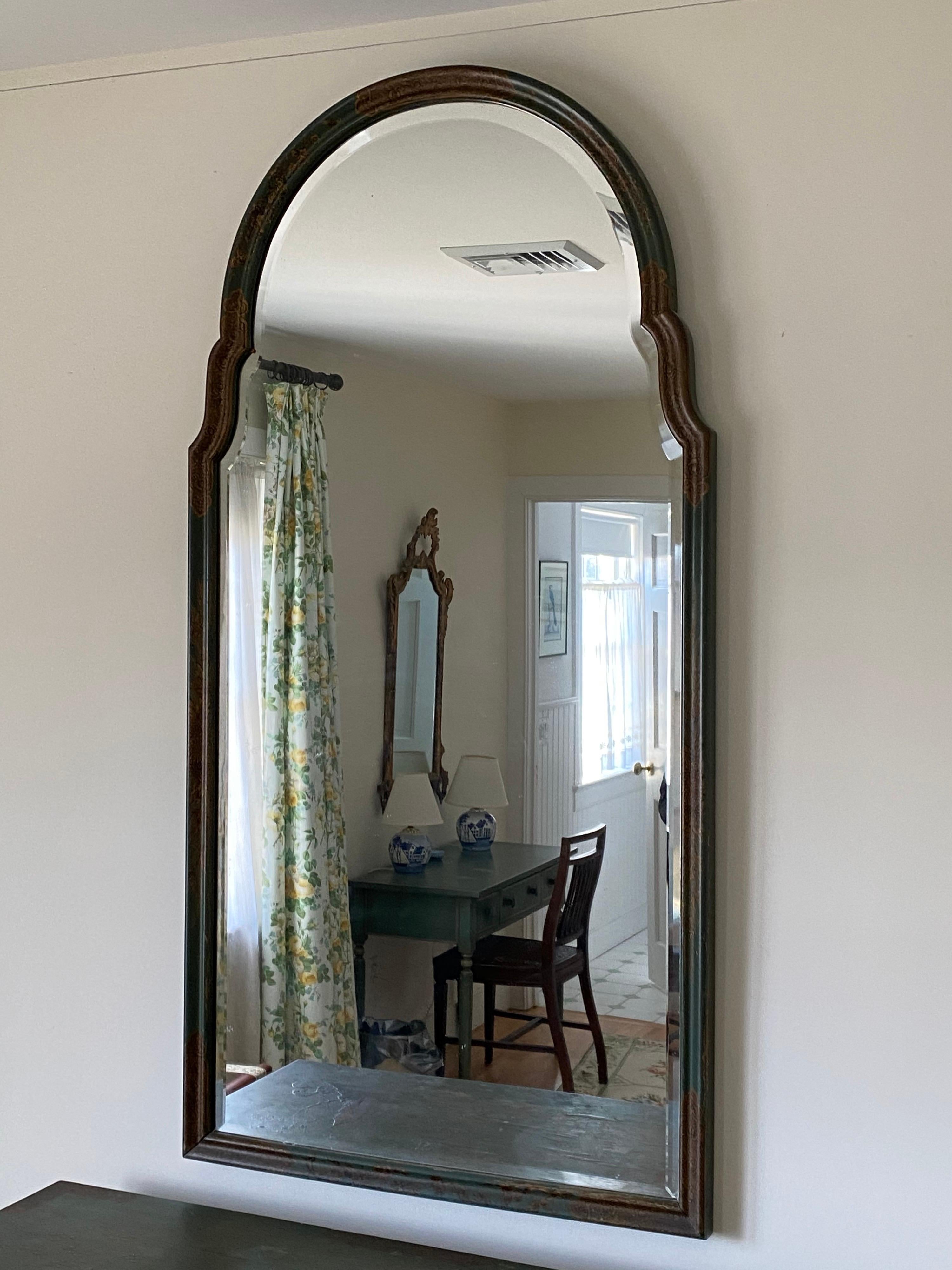 Queen Anne style japanned pier mirror in green with gilt.
The mirror with arched rectangular plate and conforming gilt and green borders.

Measures: 1.75