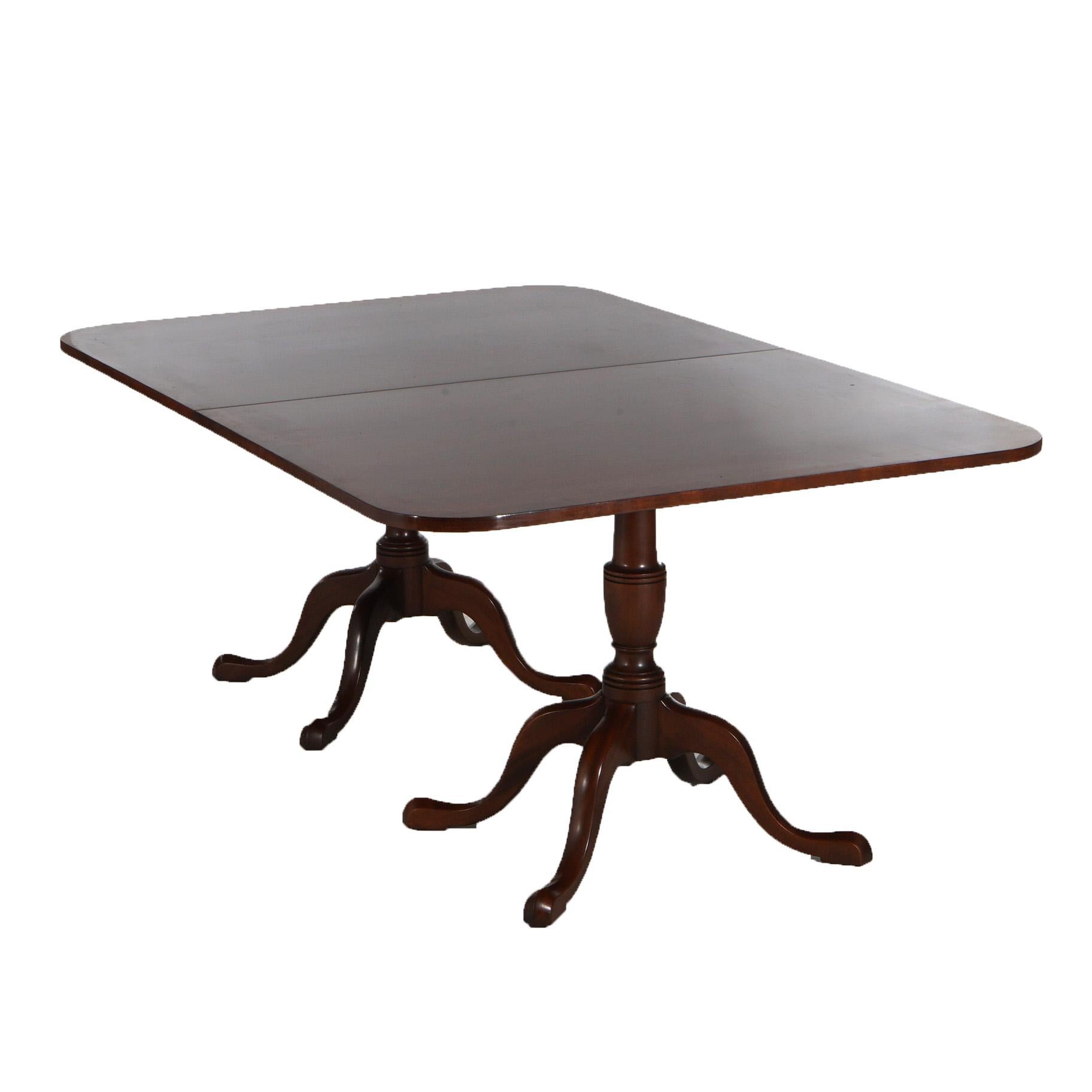 Table à double piédestal de salle à manger en acajou de style Queen Anne, 20e siècle en vente 4