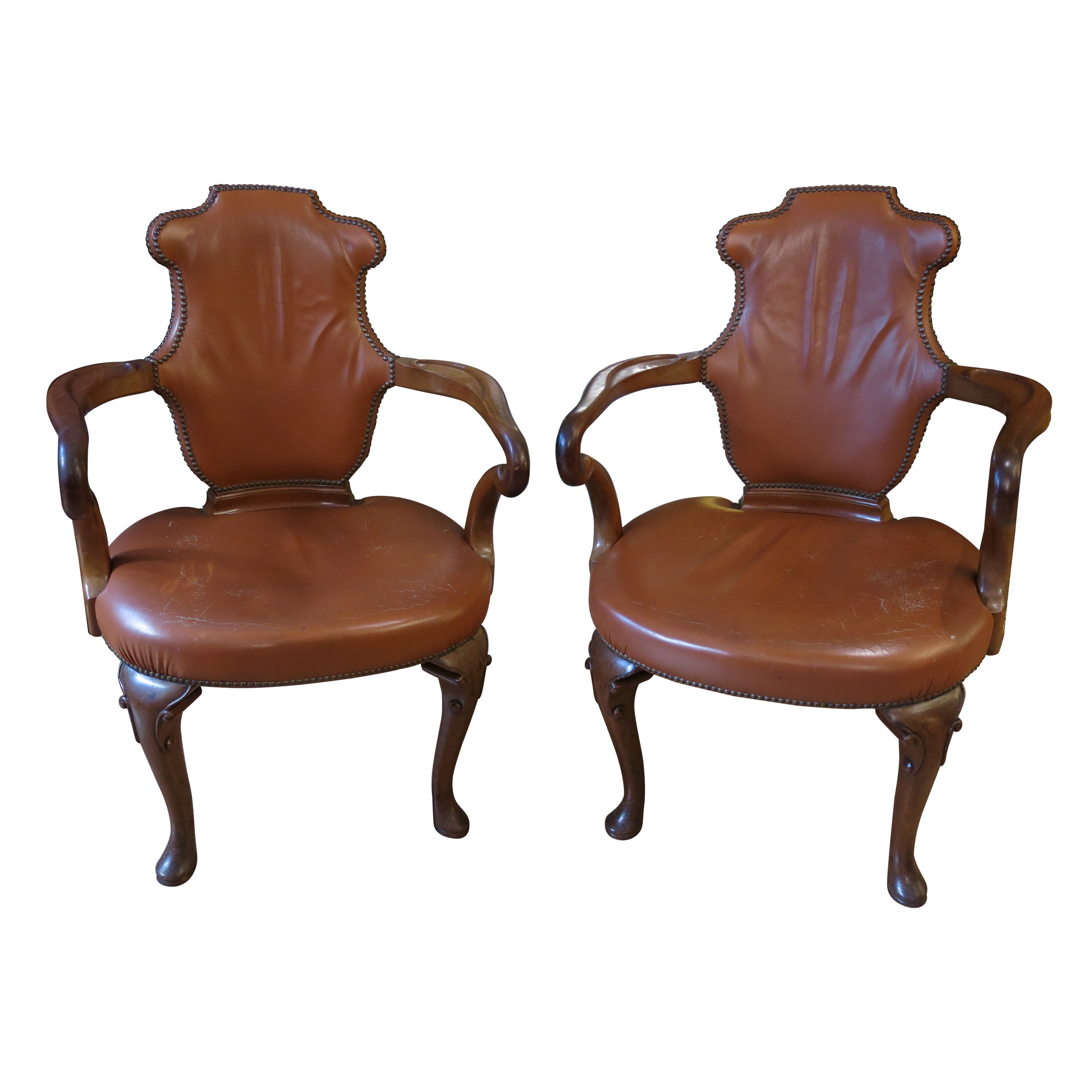 Paire de fauteuils en cuir de style Queen Anne