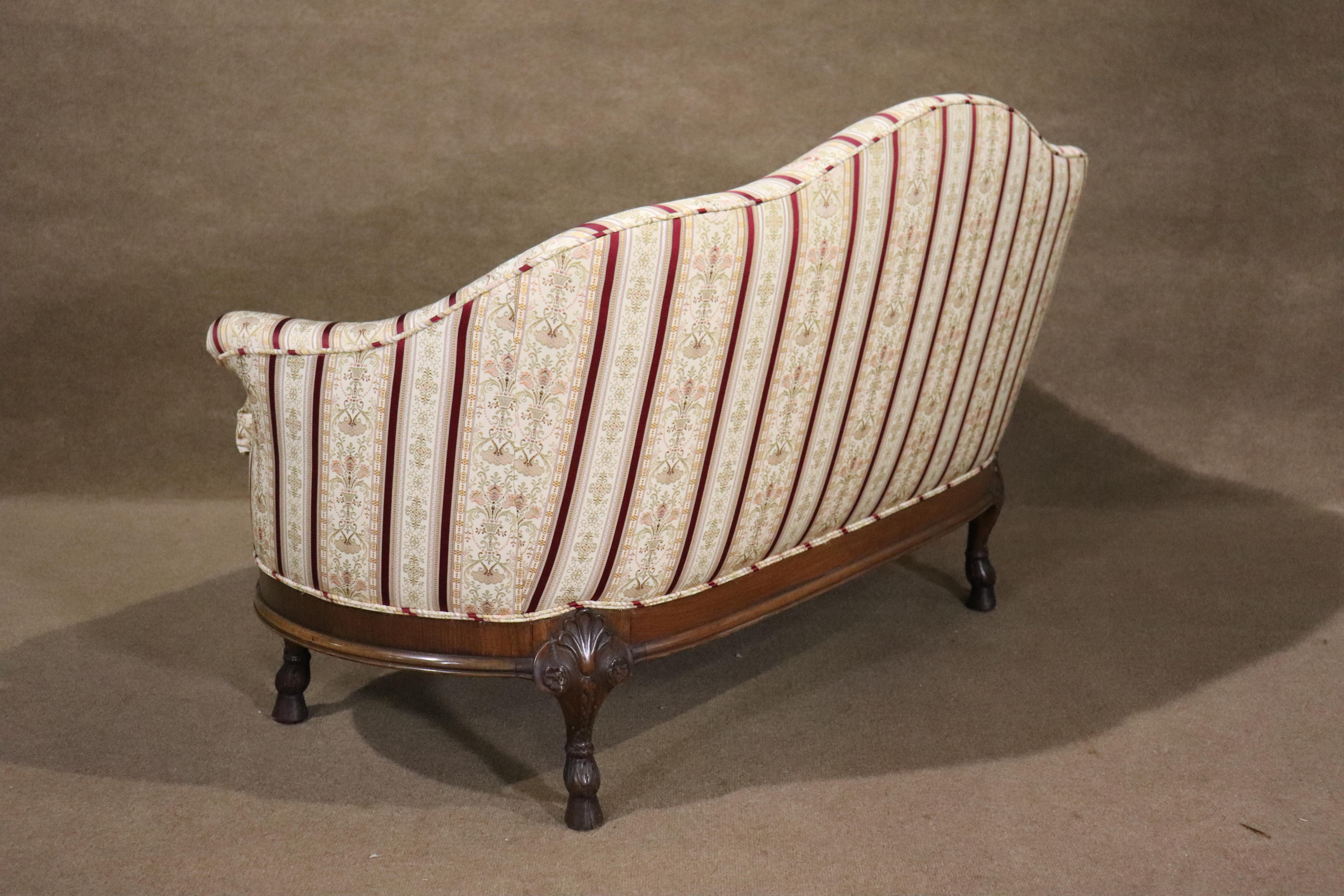 18th Century and Earlier Queen Anne Style Loveseat For Sale