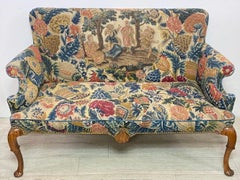 Sillón de caoba y punto de aguja estilo Queen Anne, Inglaterra Siglo XVIII