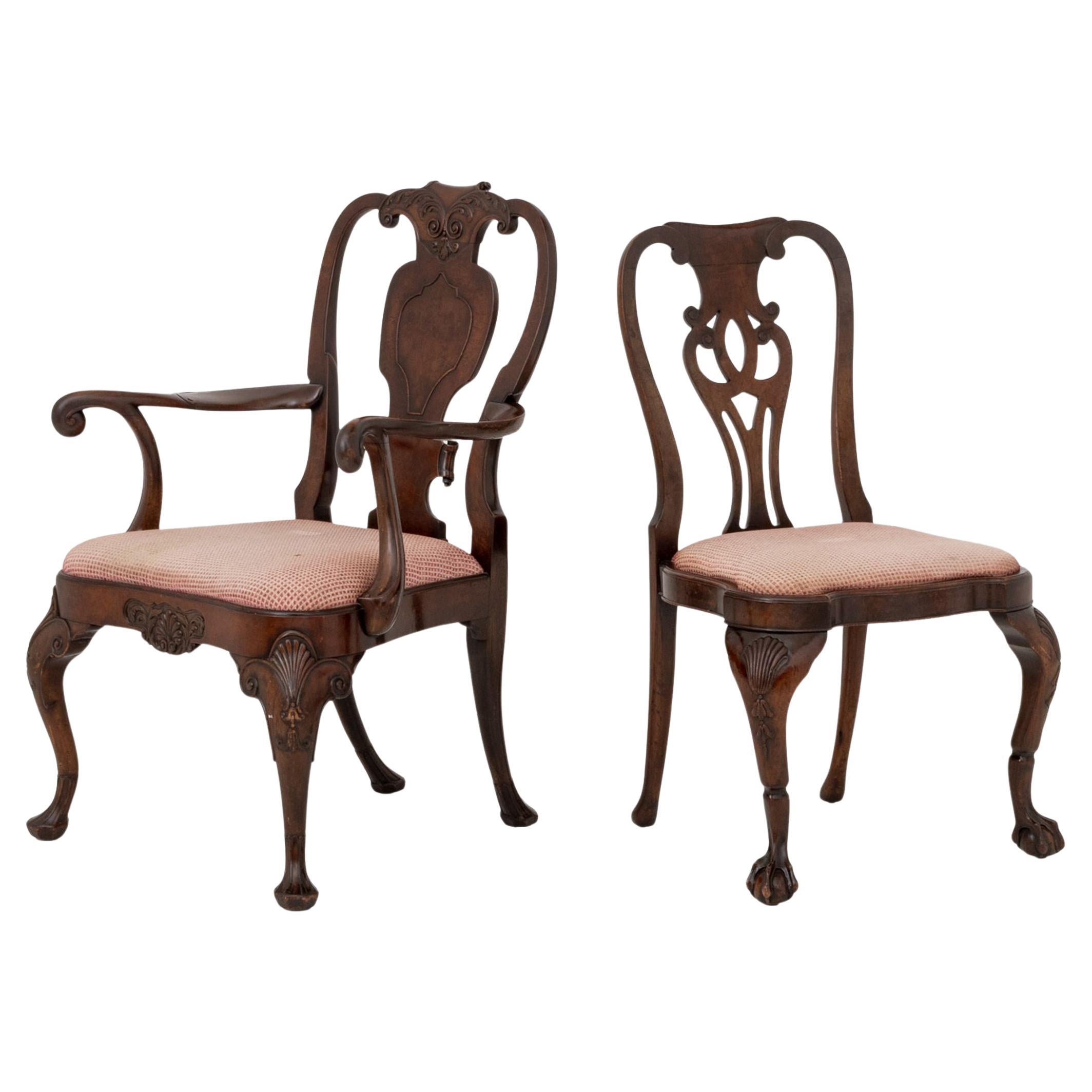 Queen Anne Style Mahogany Chairs, Associated Pair im Angebot