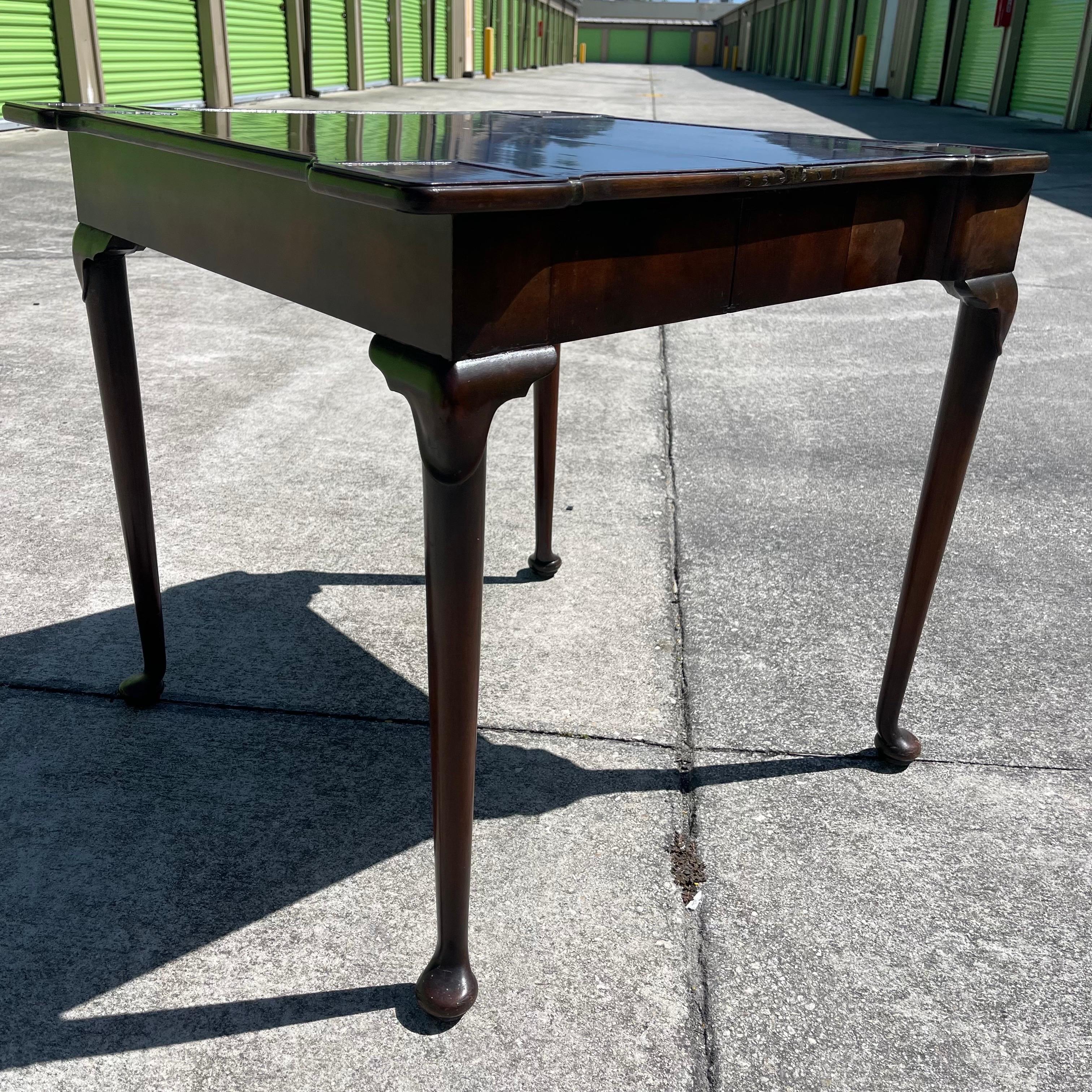 Queen Anne Style Mahogany Flip Top Folding Card Game Table For Sale 3