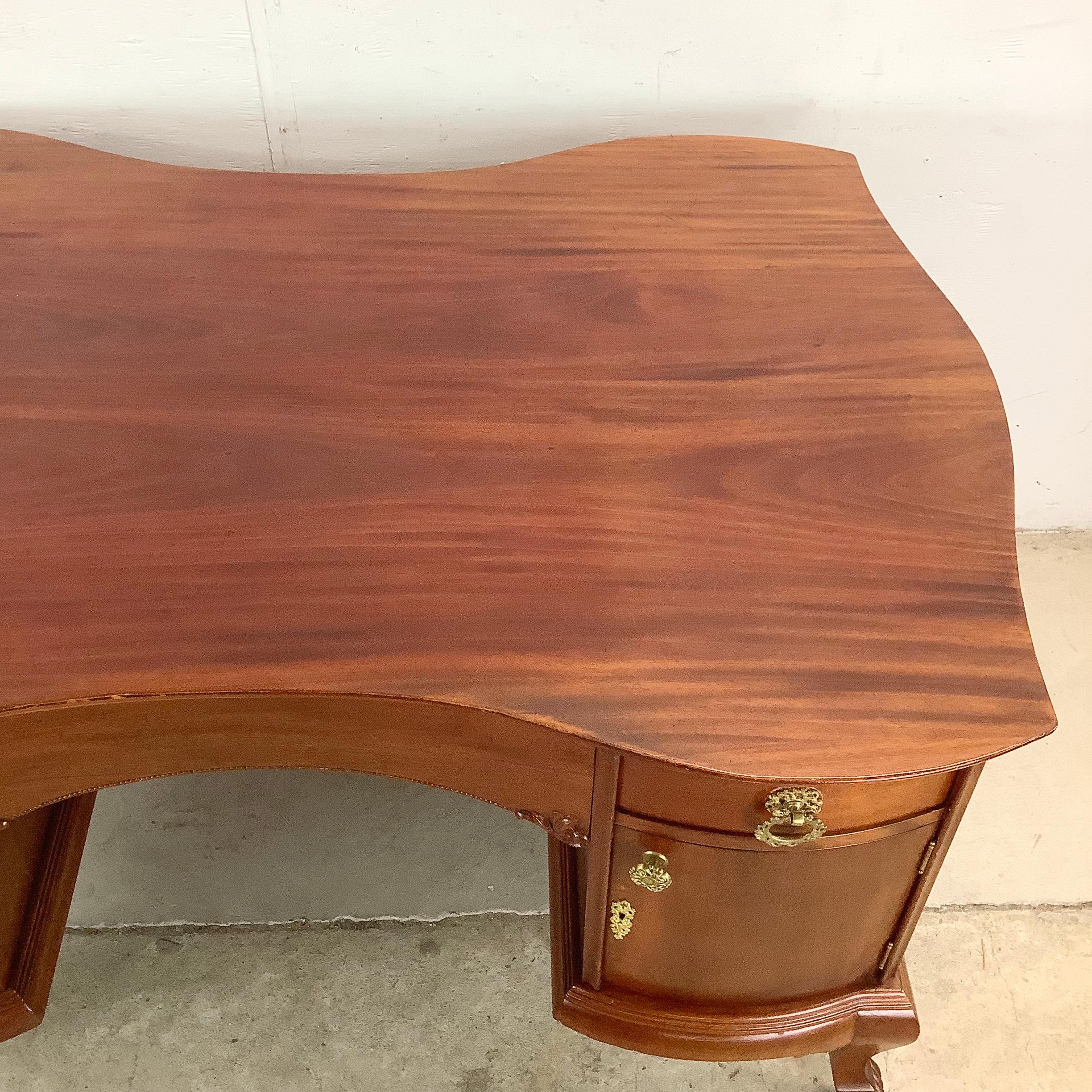 Queen Anne Style Mahogany Partners Desk in vendita 7