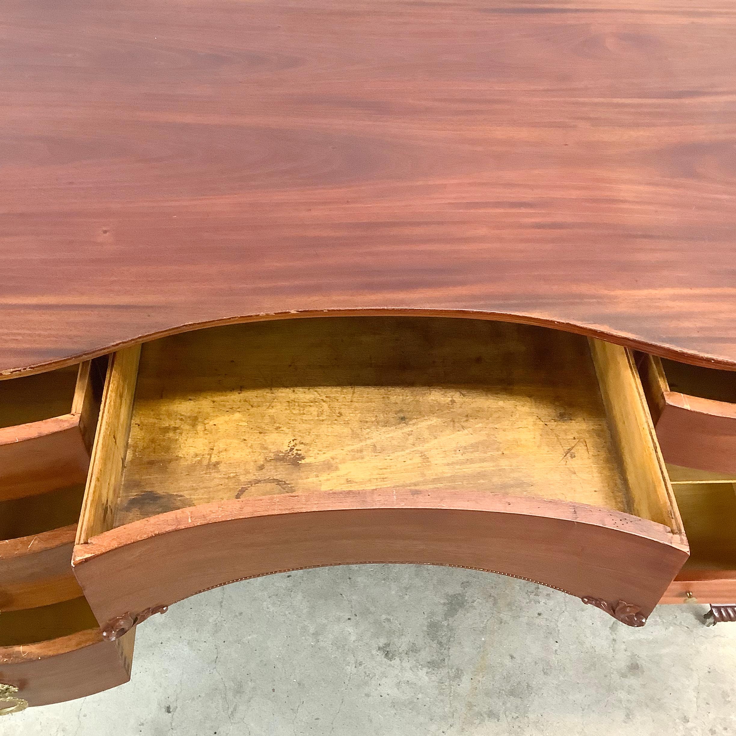 Queen Anne Style Mahogany Partners Desk in vendita 10