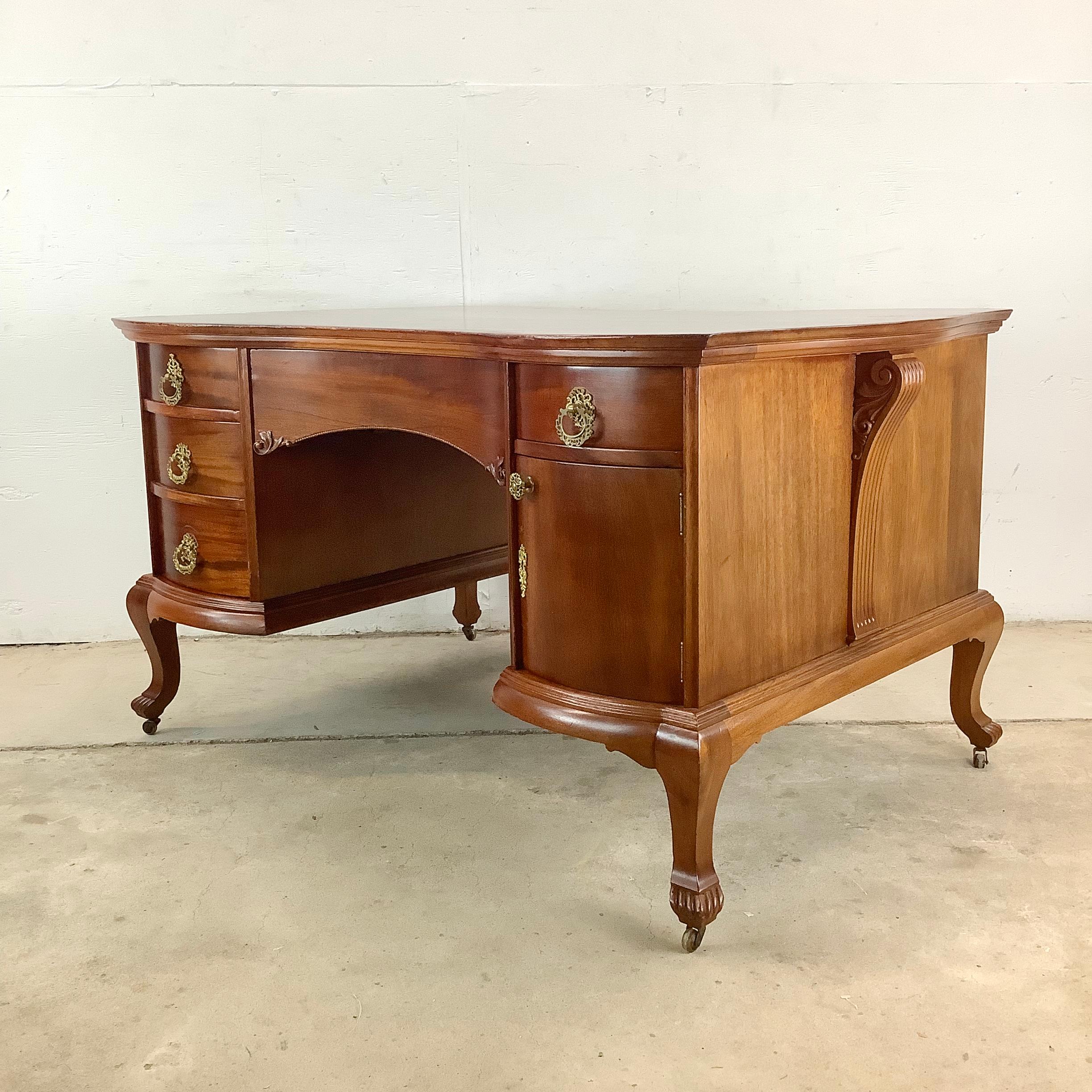 Queen Anne Style Mahogany Partners Desk in vendita 11