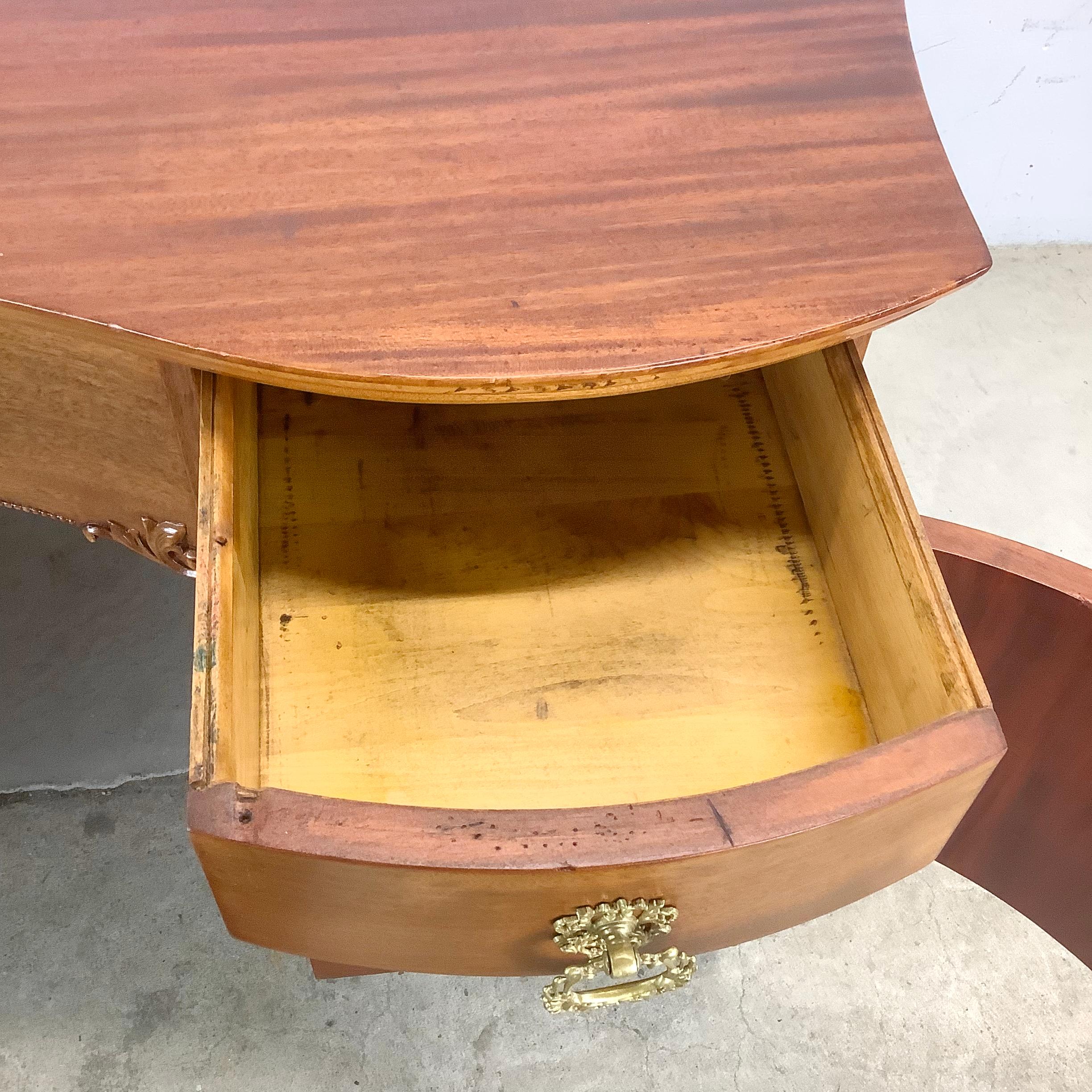 Queen Anne Style Mahogany Partners Desk in vendita 12
