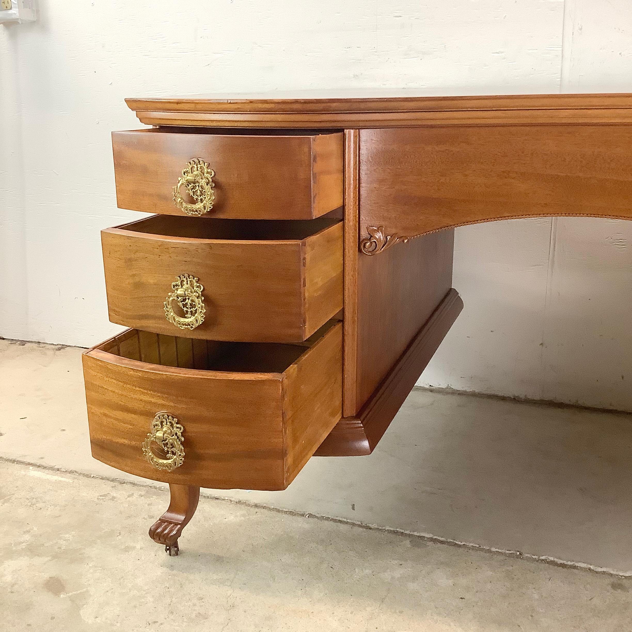 Sconosciuto Queen Anne Style Mahogany Partners Desk in vendita