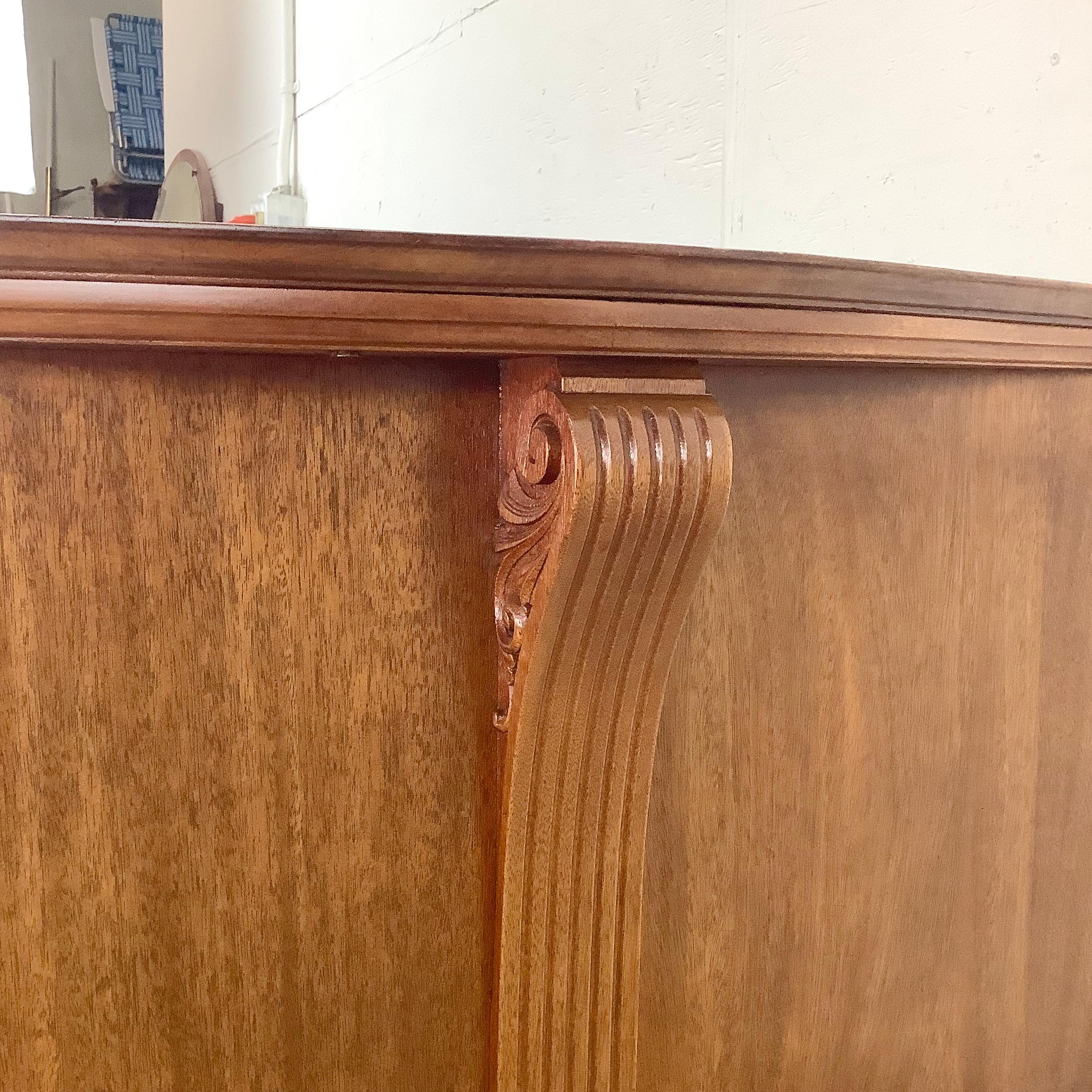 Legno Queen Anne Style Mahogany Partners Desk in vendita
