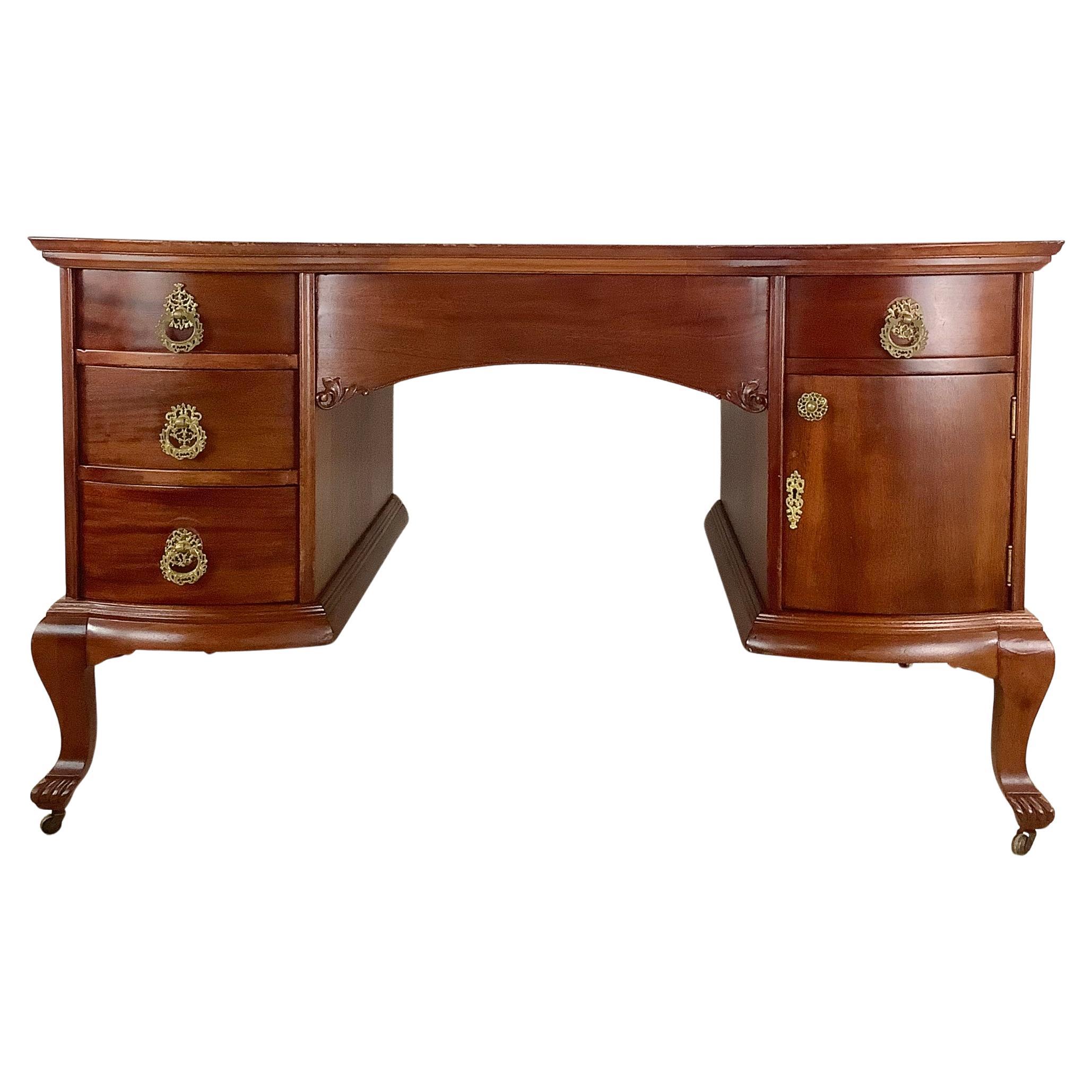Queen Anne Style Mahogany Partners Desk in vendita
