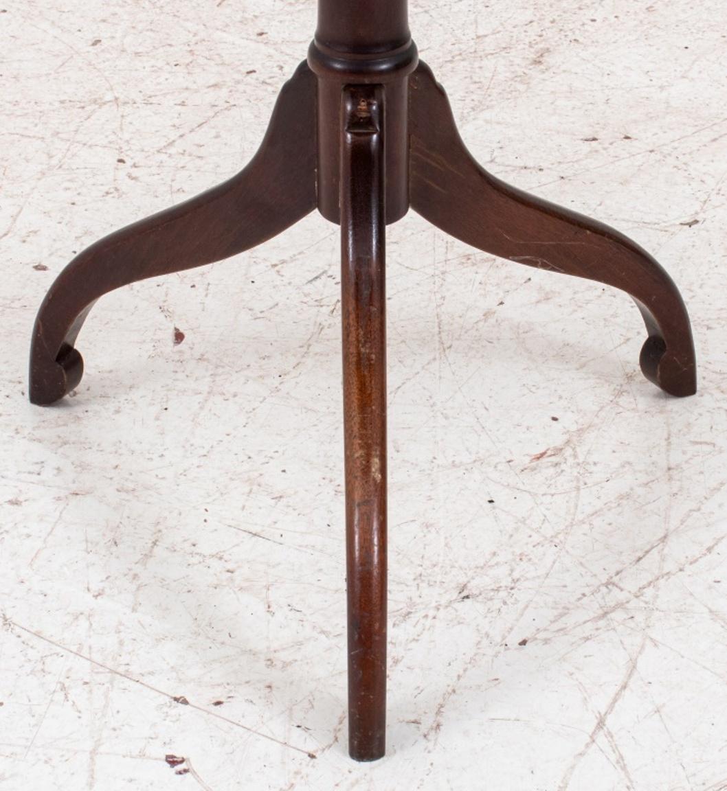 Queen Anne Style Mahogany Tilt-Top Tripod Table 3