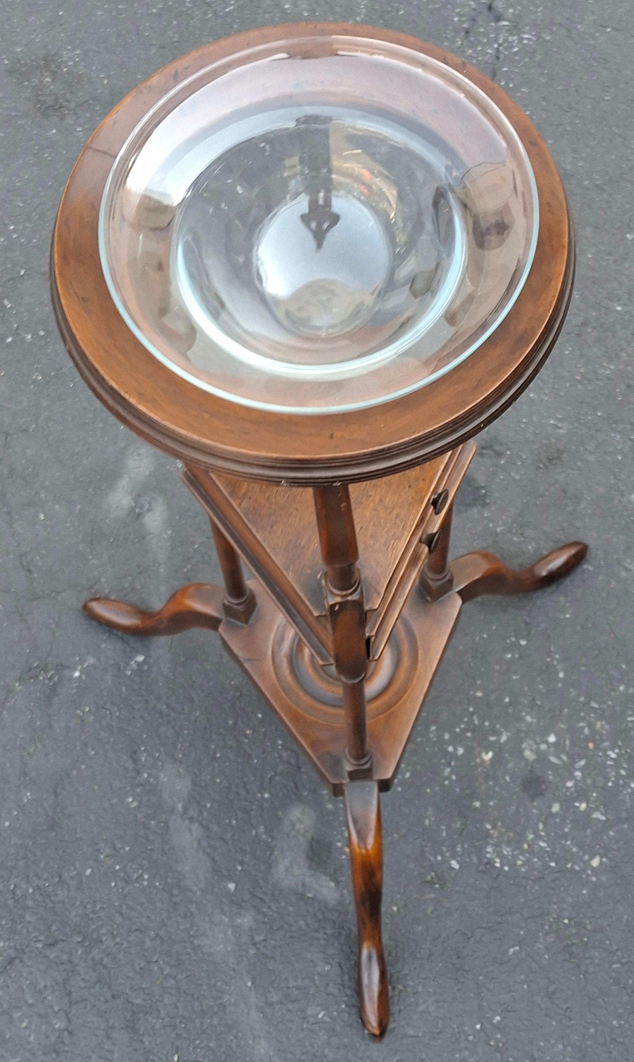 Lavabo in stile Queen Anne in mogano con ciotola in vetro in vendita 1