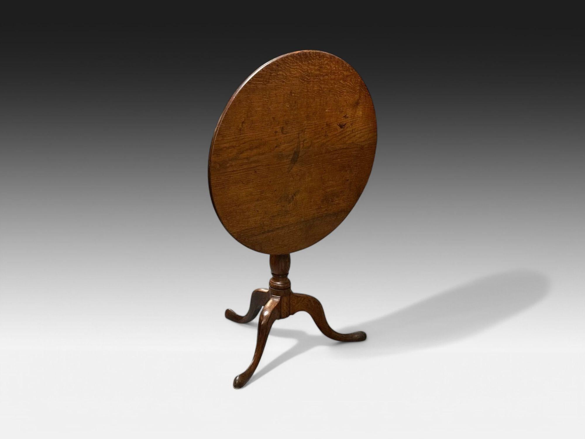 XIXe siècle Table d'appoint de style Queen Anne, en Oak, à plateau basculant, USA, 19e C. en vente