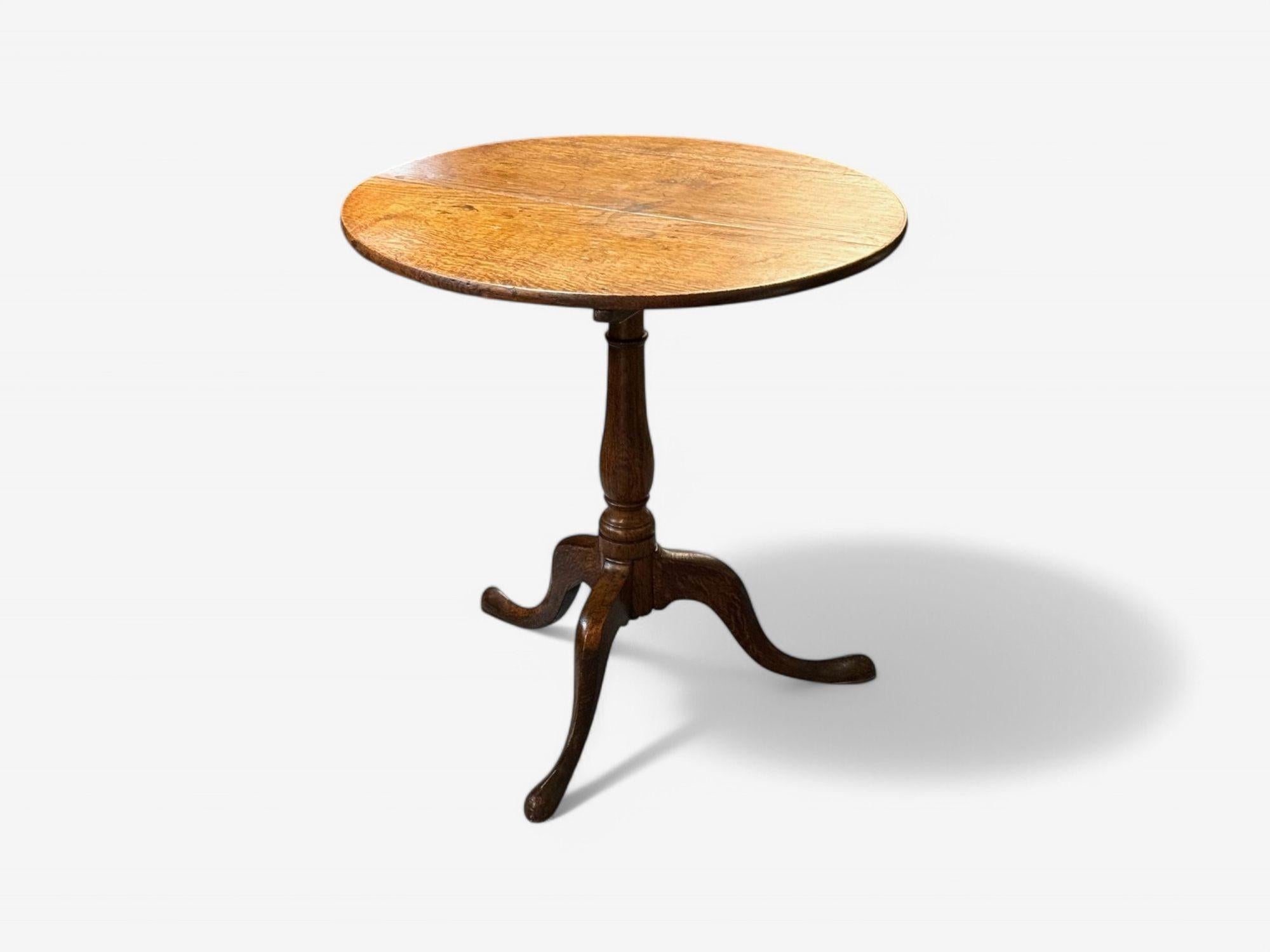 Chêne Table d'appoint de style Queen Anne, en Oak, à plateau basculant, USA, 19e C. en vente