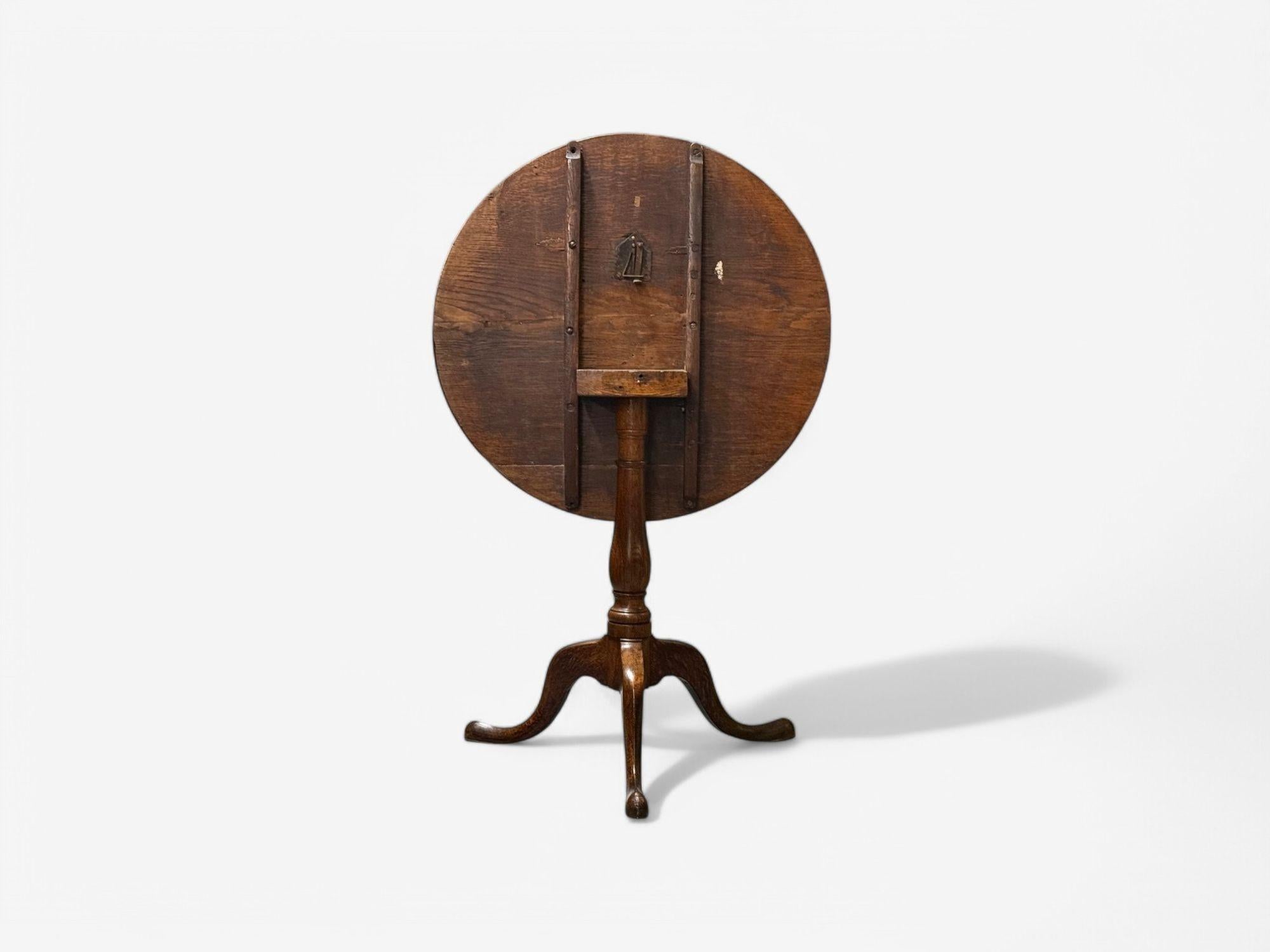 Table d'appoint de style Queen Anne, en Oak, à plateau basculant, USA, 19e C. en vente 1