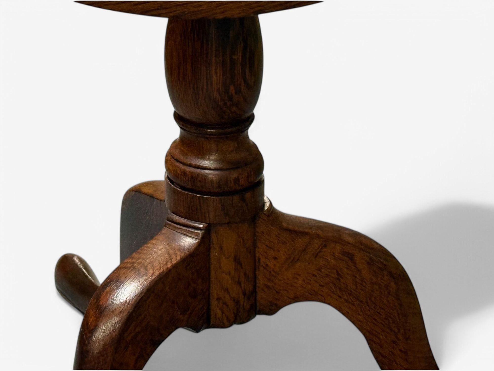 Table d'appoint de style Queen Anne, en Oak, à plateau basculant, USA, 19e C. en vente 4