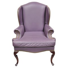 Chaise Wingback de style Queen Anne en cuir violet avec têtes de clous par Leather Center