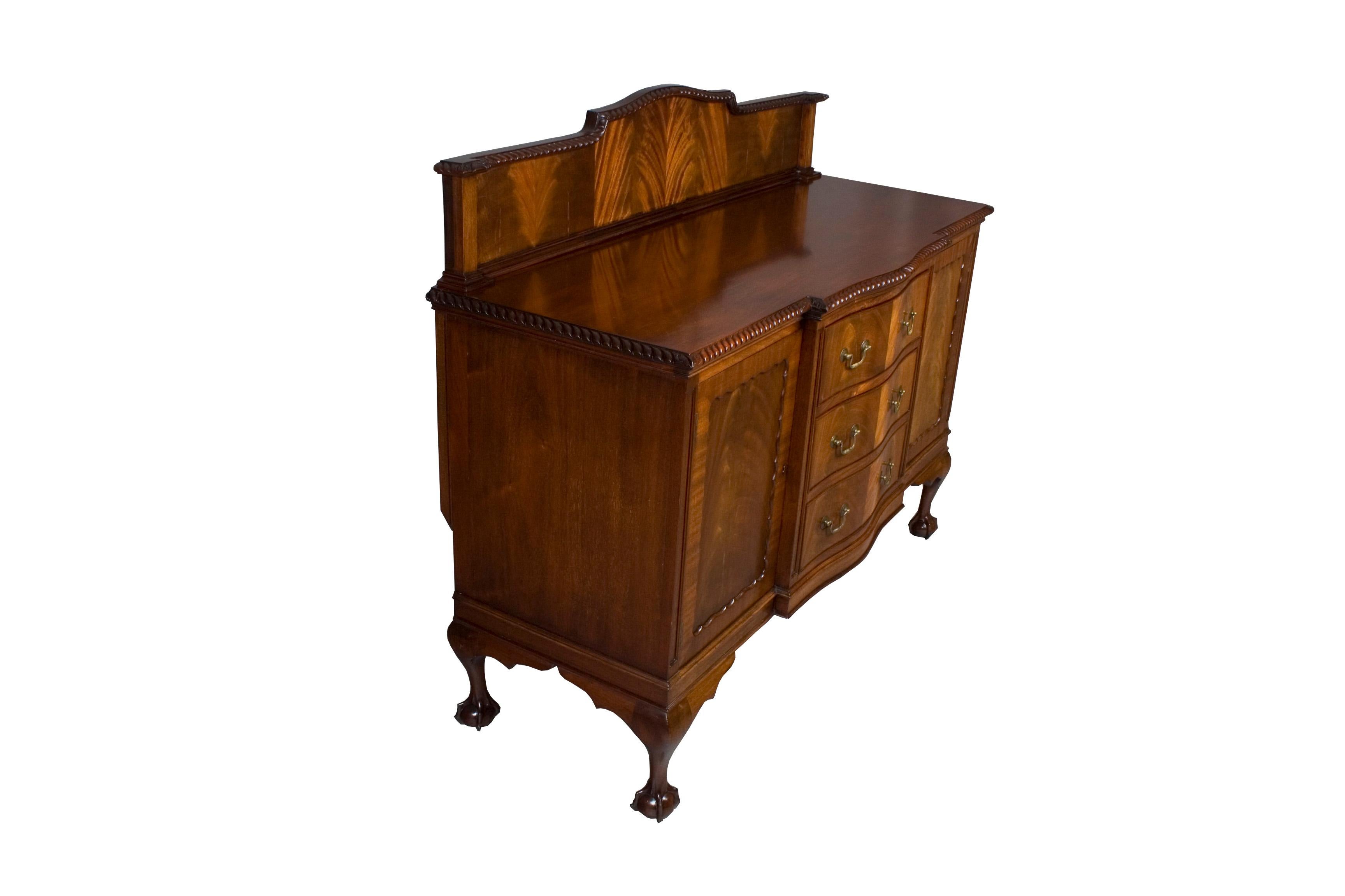 Queen Anne Style Sideboard Buffet with Back Splash For Sale 3