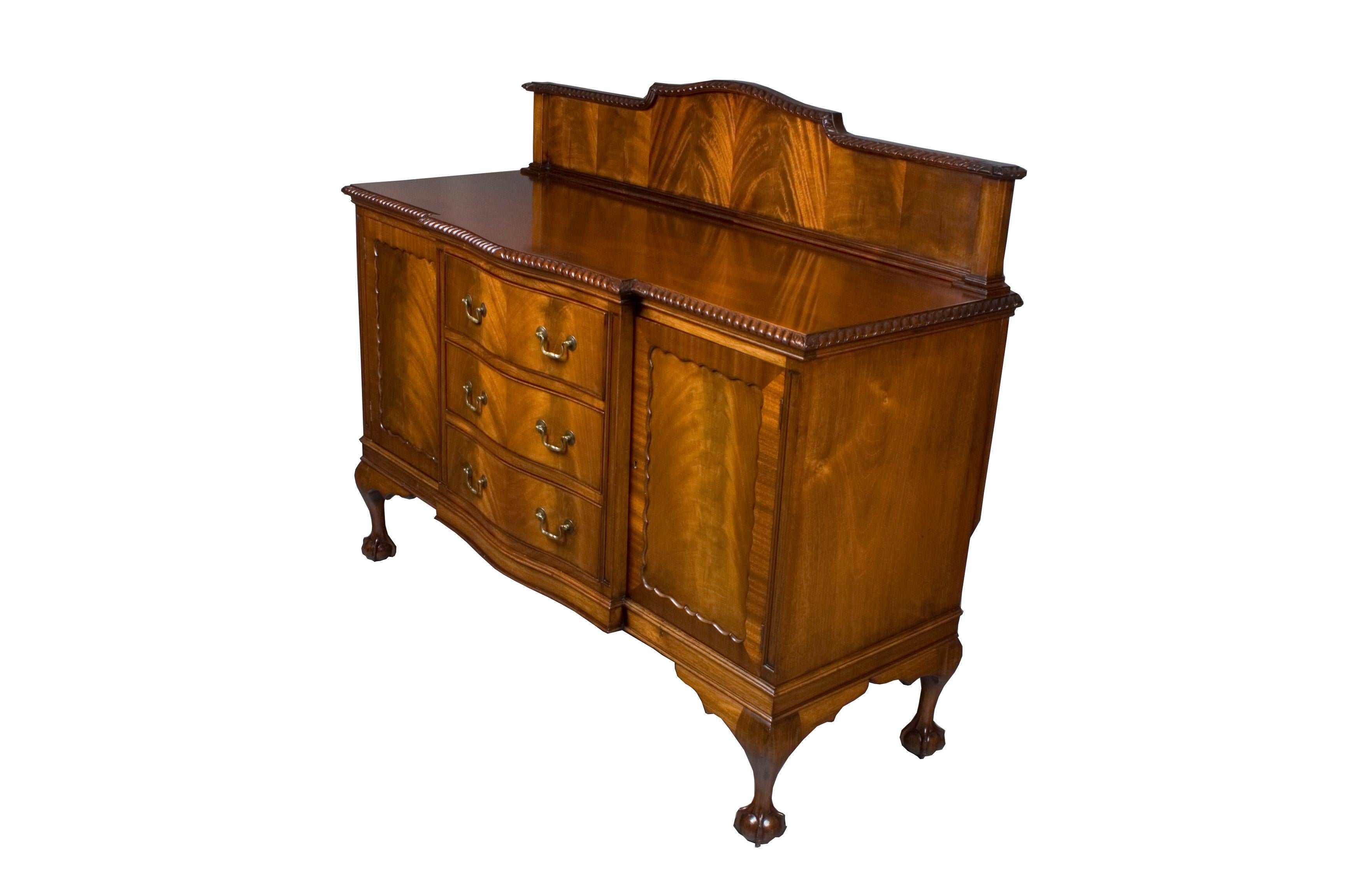 Queen Anne Style Sideboard Buffet with Back Splash For Sale 2