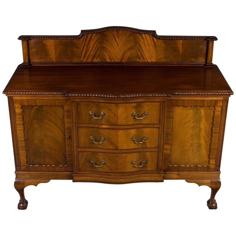 Queen Anne Style Sideboard Buffet with Back Splash For Sale at 1stDibs