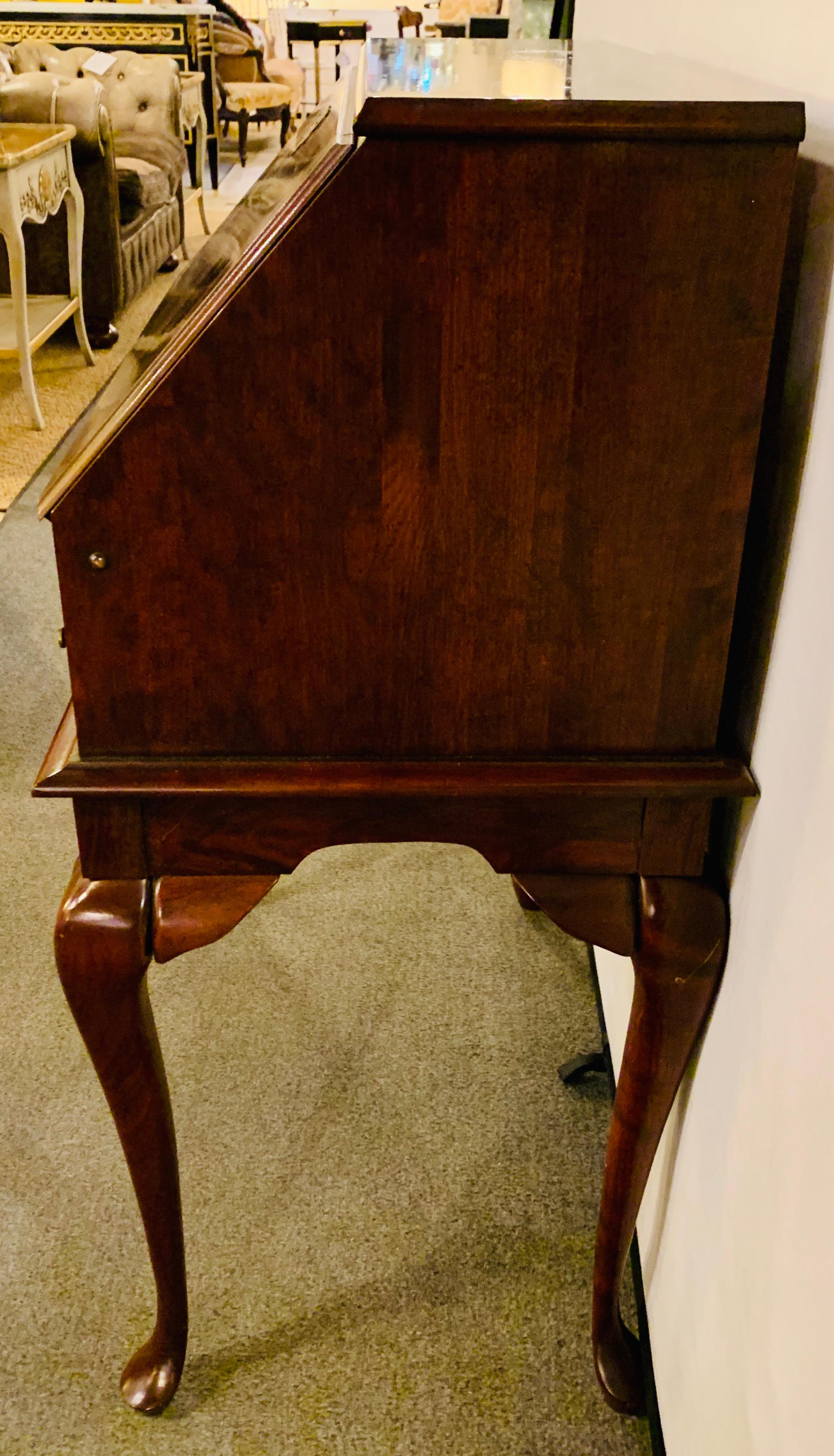 Queen Anne Style Slant Front Desk in the Manner of Baker In Good Condition In Plainview, NY